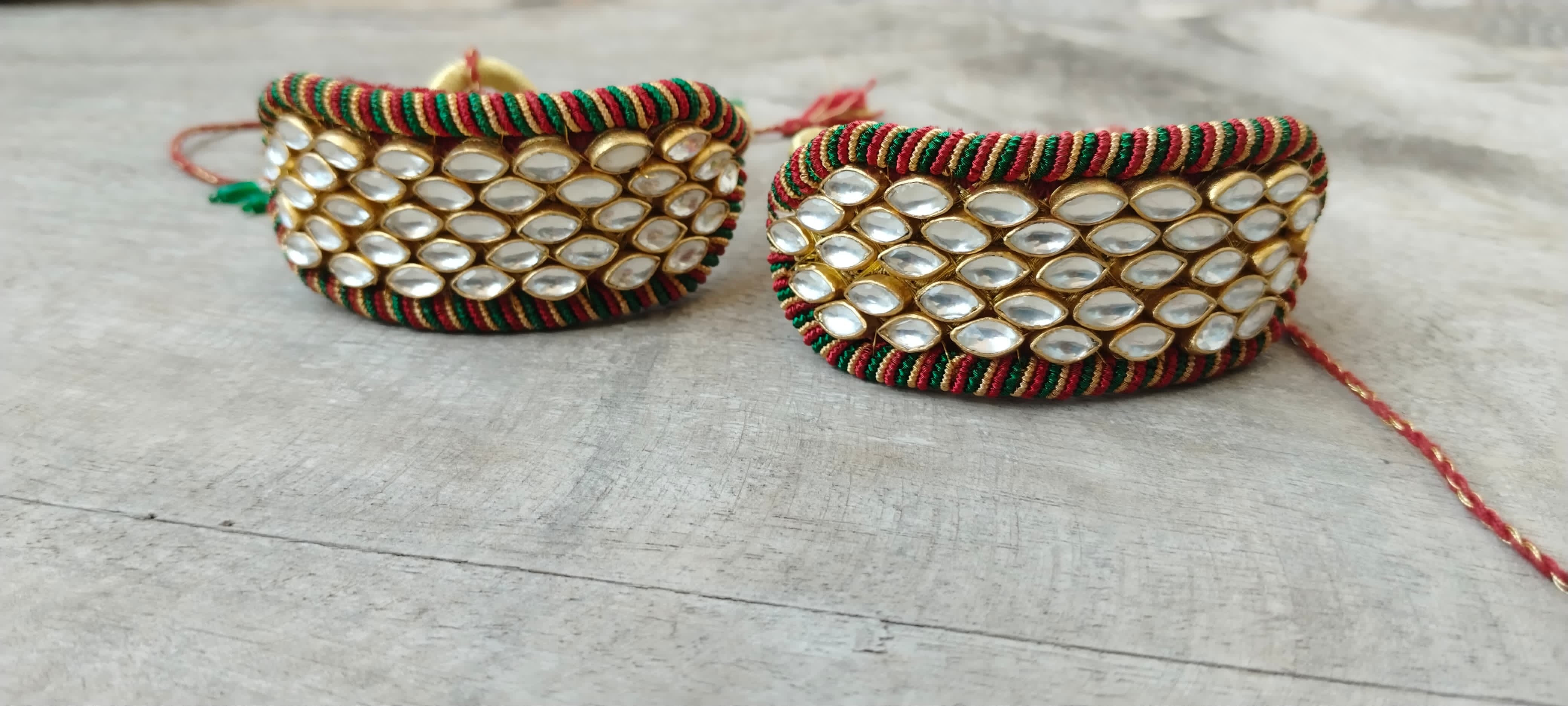Paunchi in Silver with Gold plating
Thread closure,
30,000 for a pair