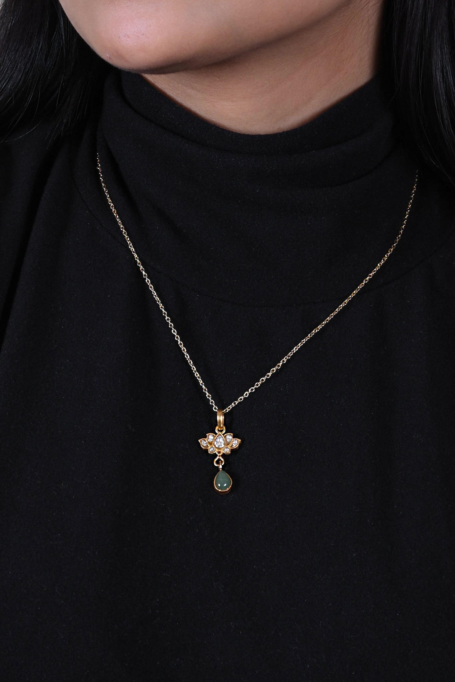 Saroj Pendant Necklace