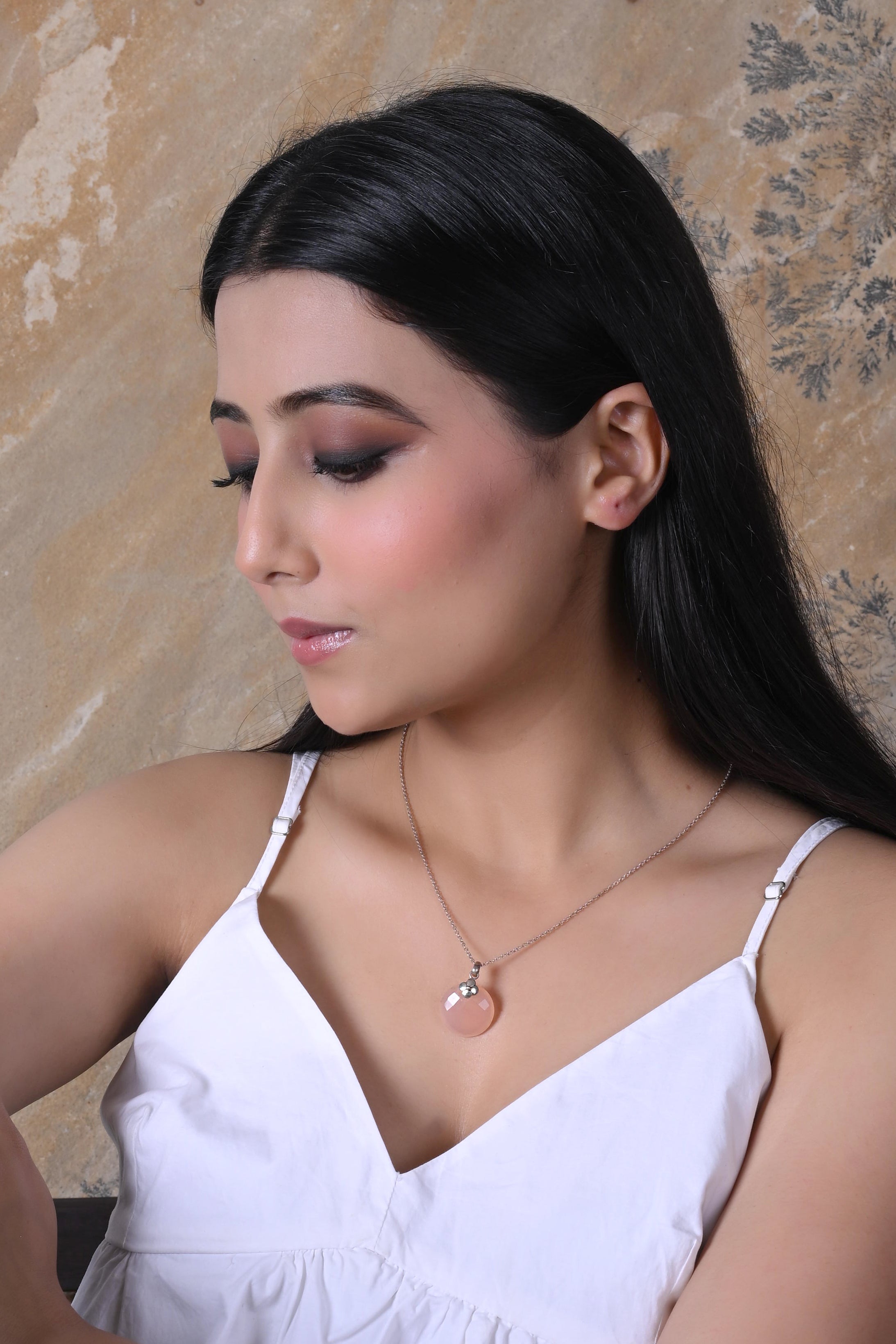 Tarun Pendant Necklace