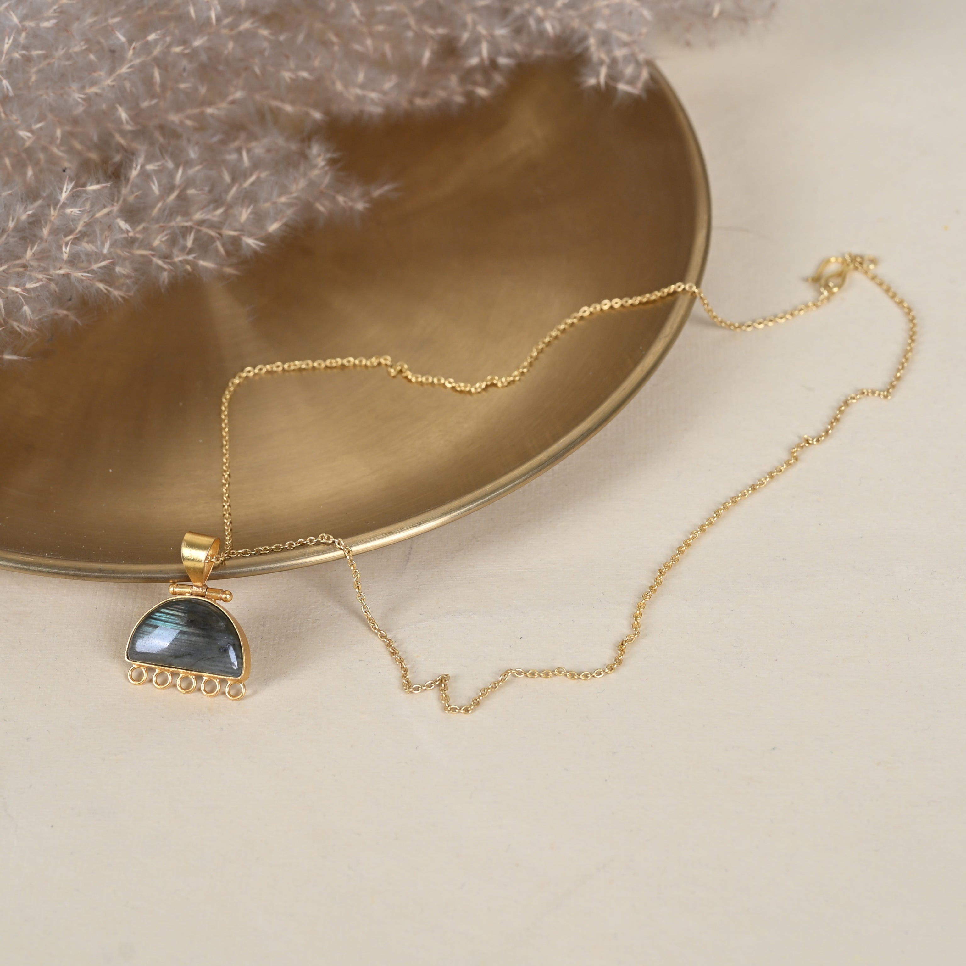 Chinaya Pendant Necklace