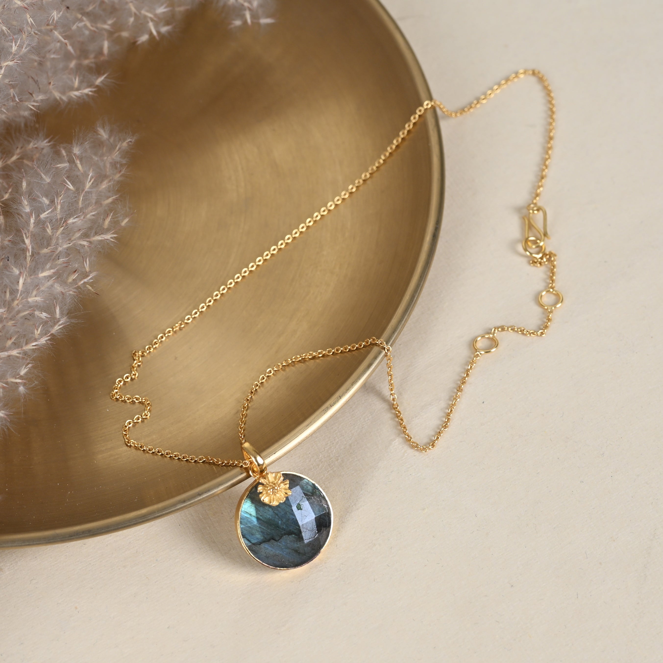 Heer Pendant Necklace