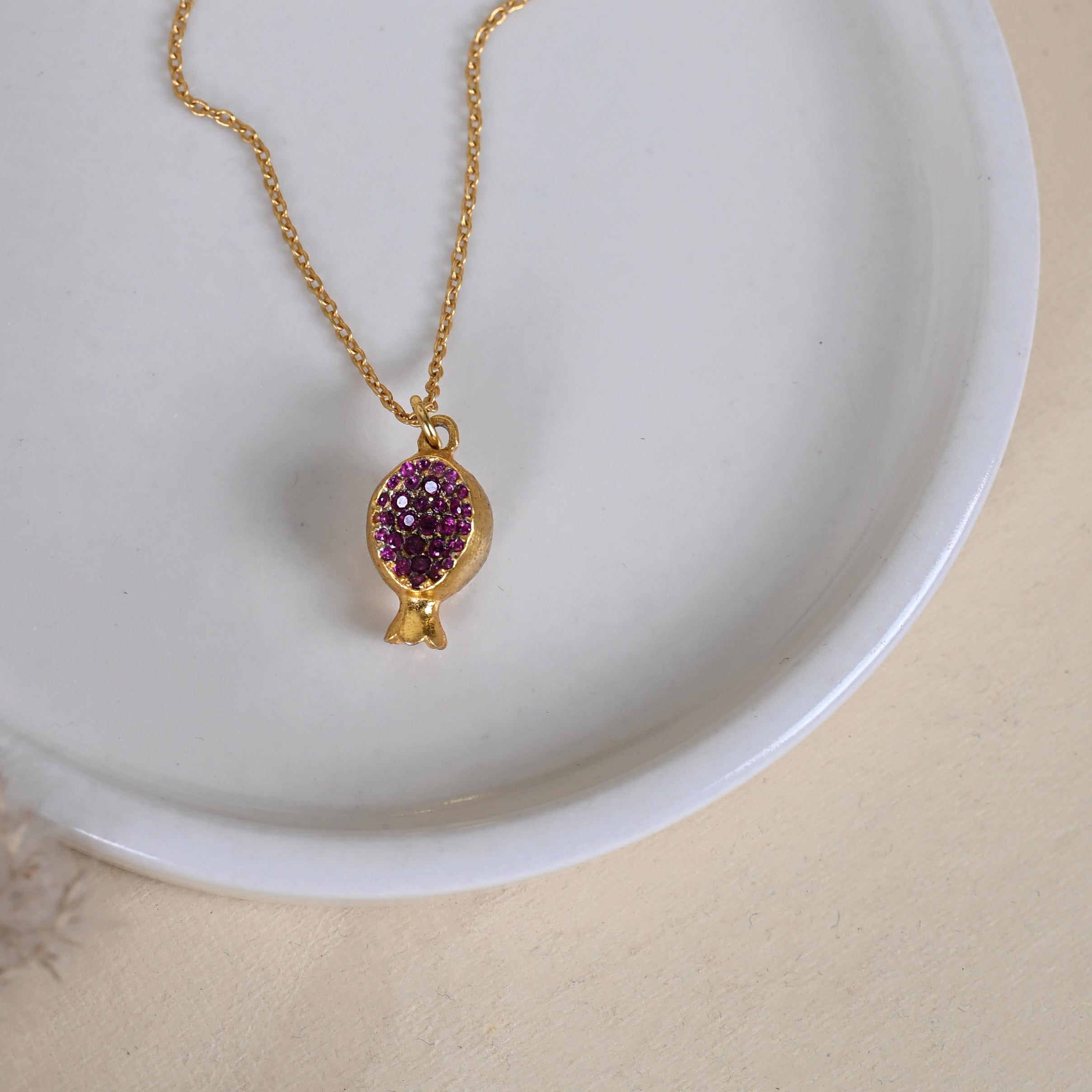Anaar Pendant Necklace
