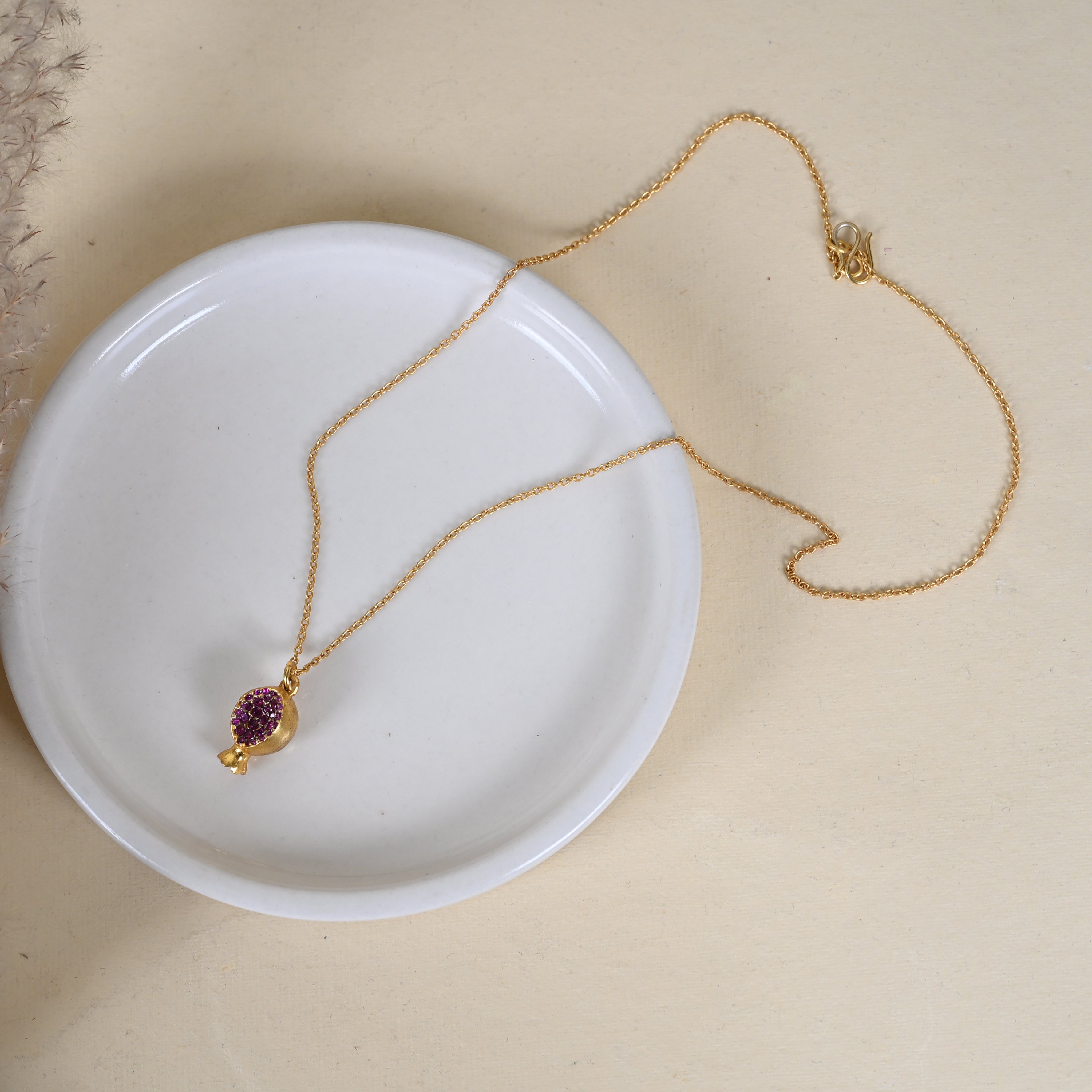 Anaar Pendant Necklace