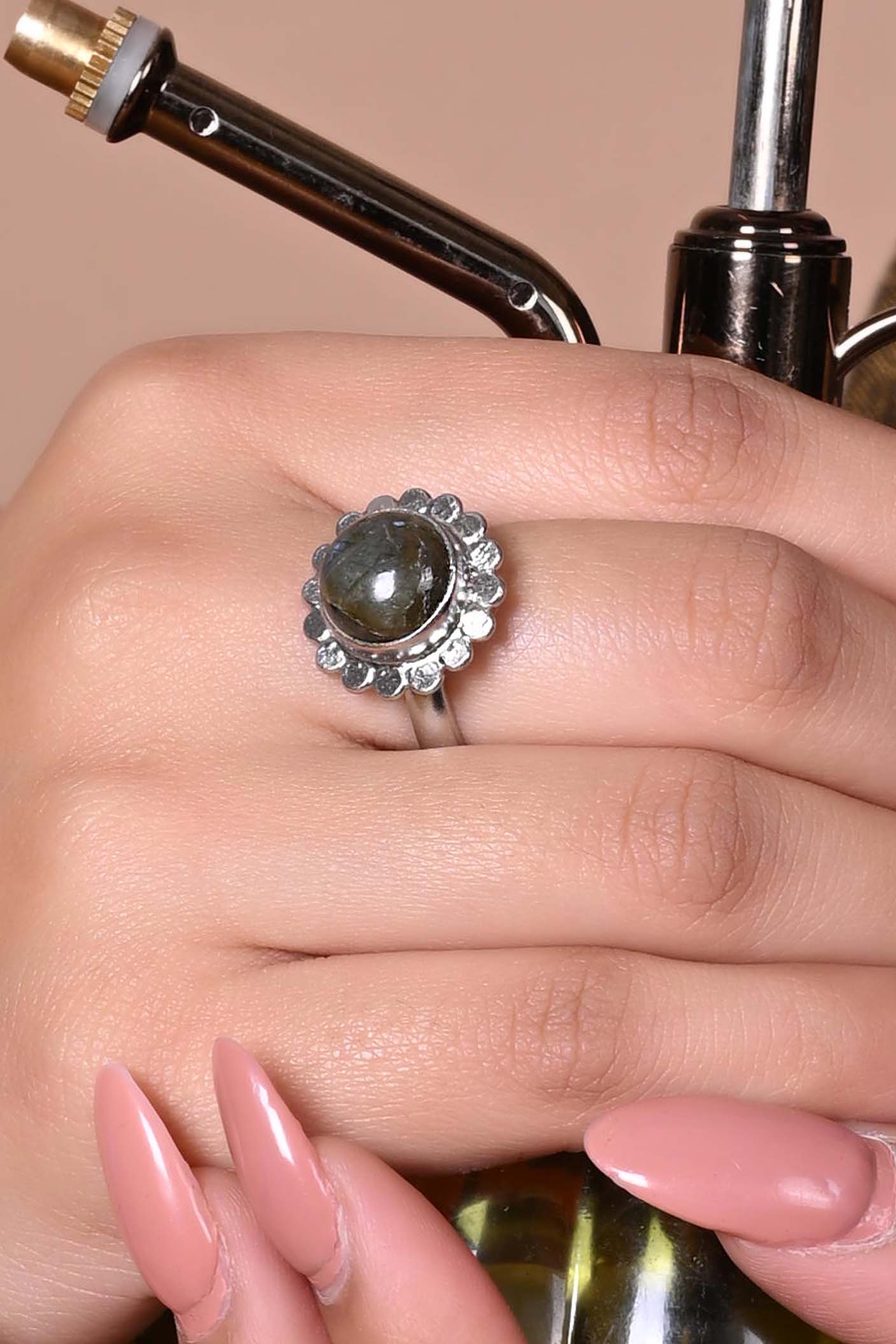 Victorian Ring with Labradorite, Billor Polki set in sterling Silver with oxidised plating, adjustable.