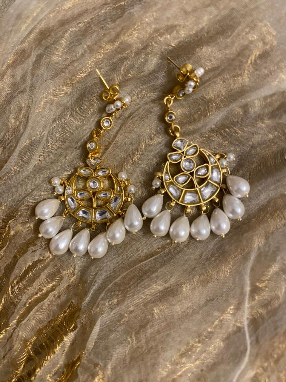 Pearl drop Jadau earrings
Billor Polki and pearls