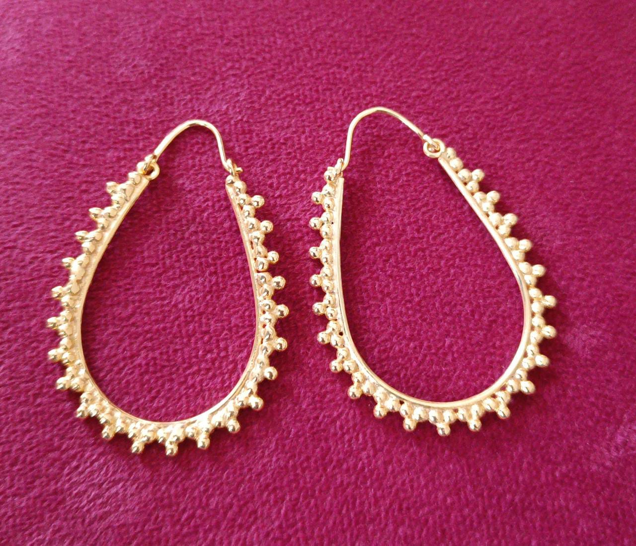 Hand made hoops,
Sterling silver with 1 micron plating.