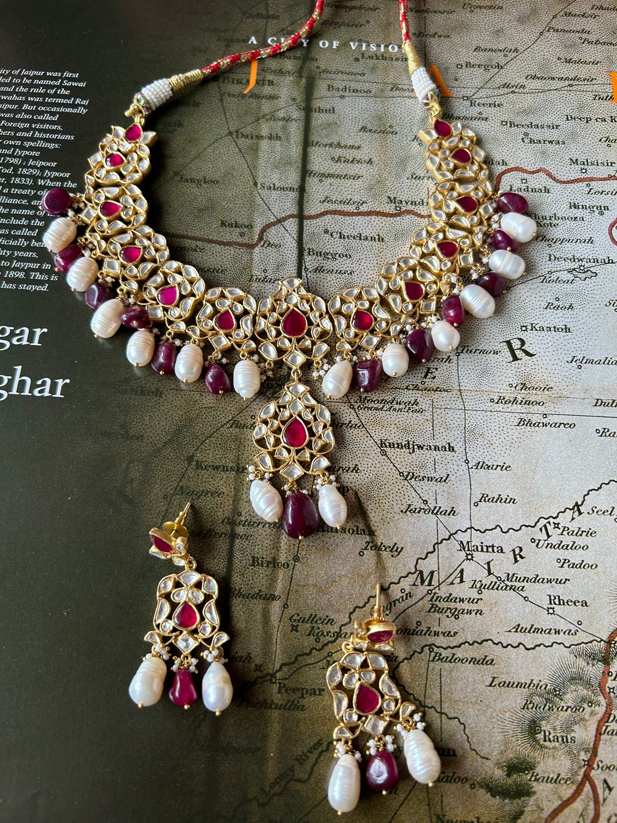 Jadau choker with earrings
Sterling silver With billor Polki and pearls