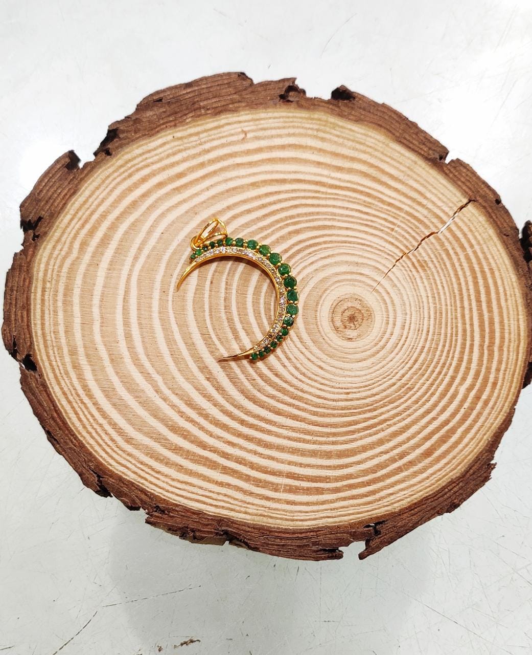 Fine Gold Jewelry, weight 2.7 gm, 14 karat, Diamonds and Emeralds