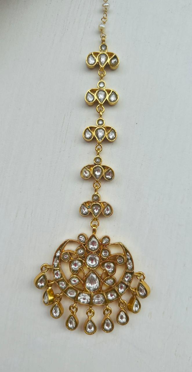 Maangteeka Sterling silver maangteeka with 1 micron gold plating
Billor Polki and fresh water pearls