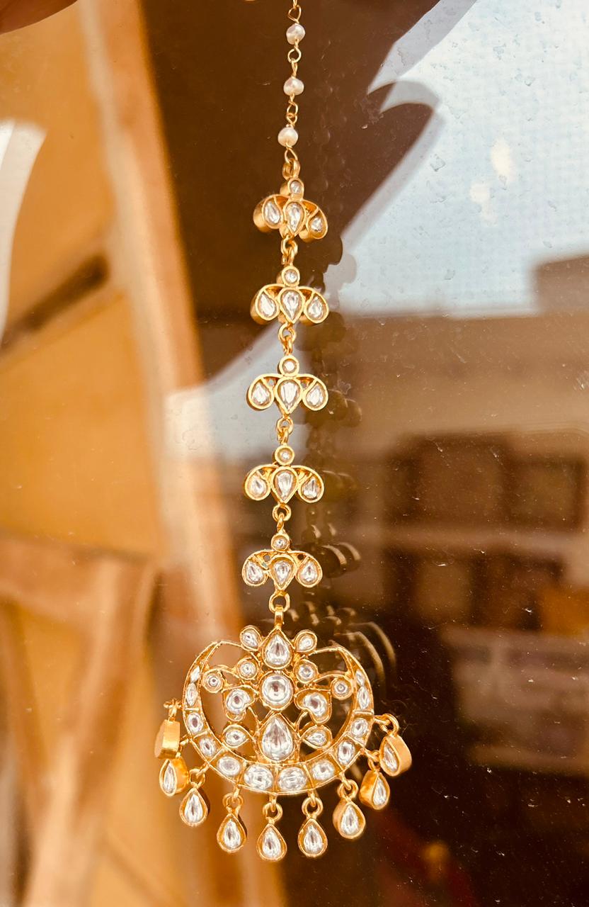 Maangteeka Sterling silver maangteeka with 1 micron gold plating
Billor Polki and fresh water pearls