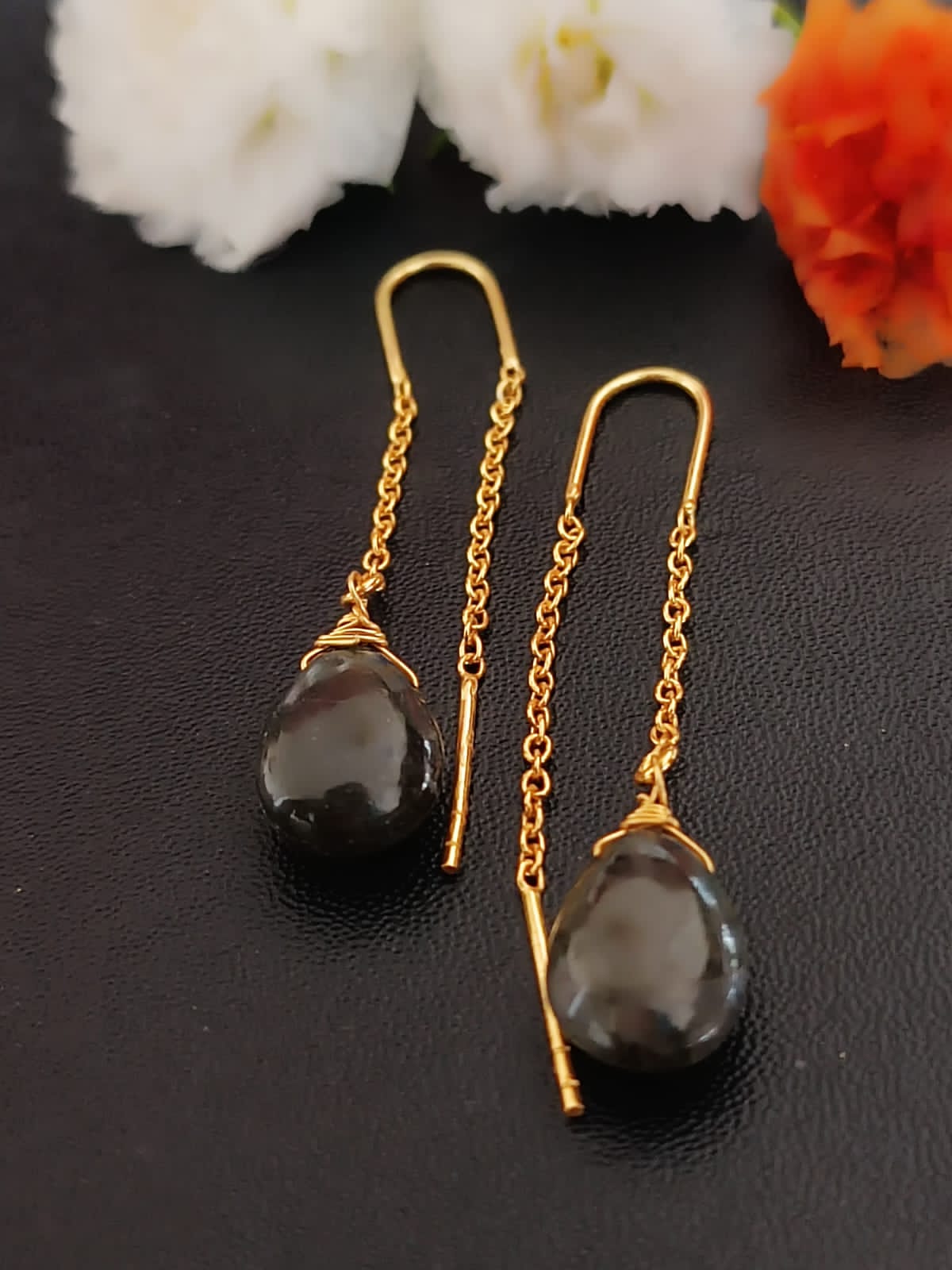 Threader earrings, Sterling silver with 1 micron gold plated
Black onyx.