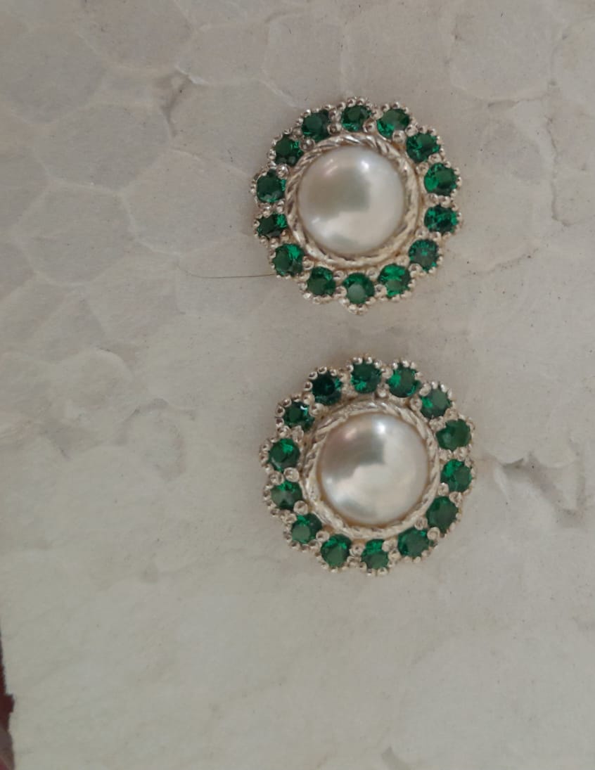 Pearl & green quartz stud Sterling silver earrings, Pearl and green quartz.