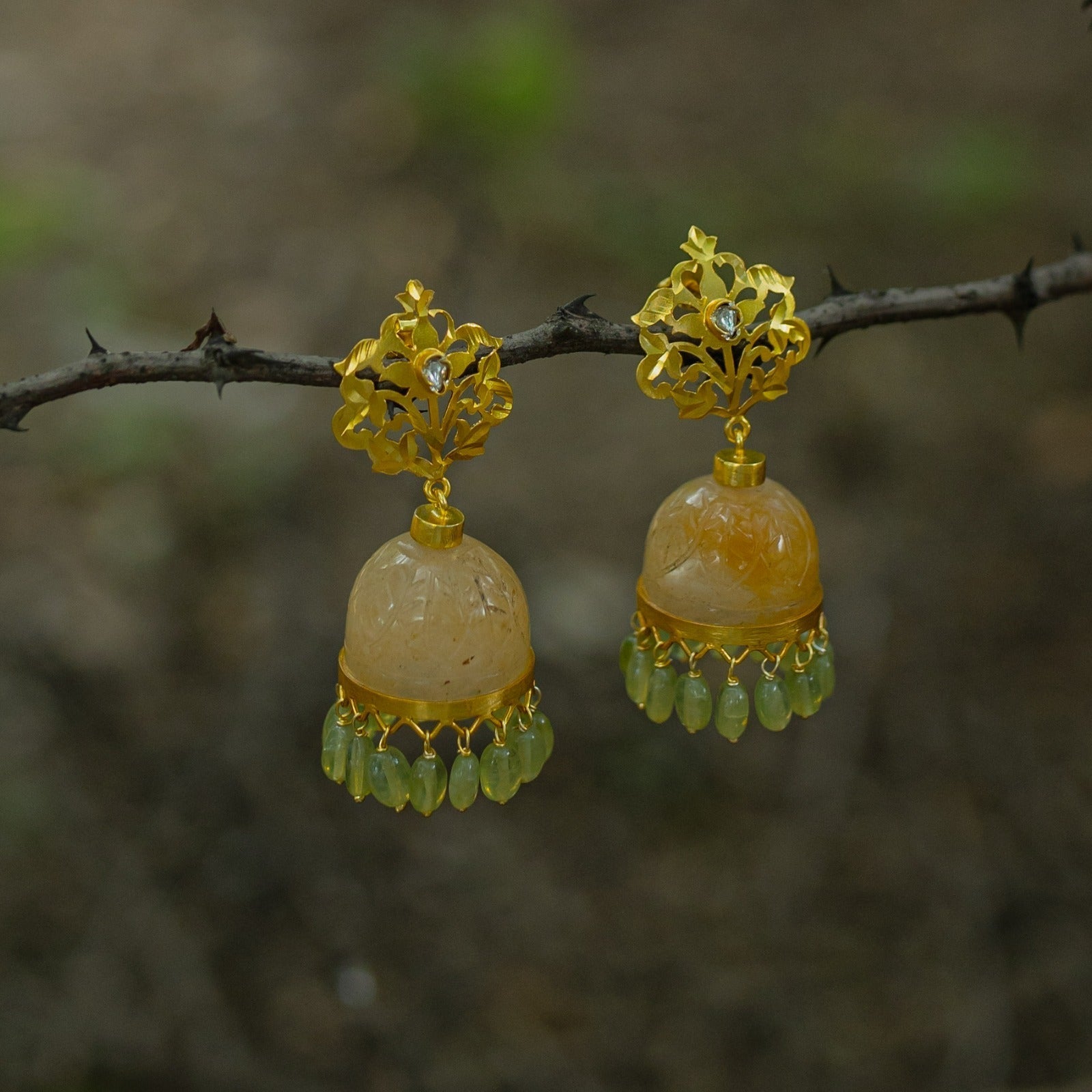 Yellow aventurine stone jhumka
With green onyx drops and Polki.