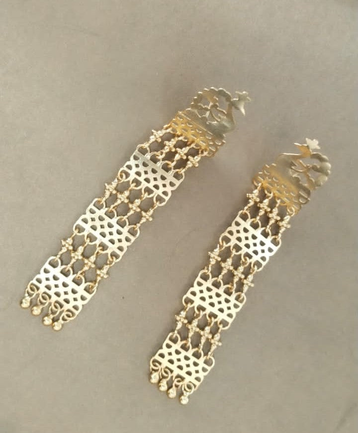 Mayur jaali earrings with rawa work in
Sterling silver with micron plating.