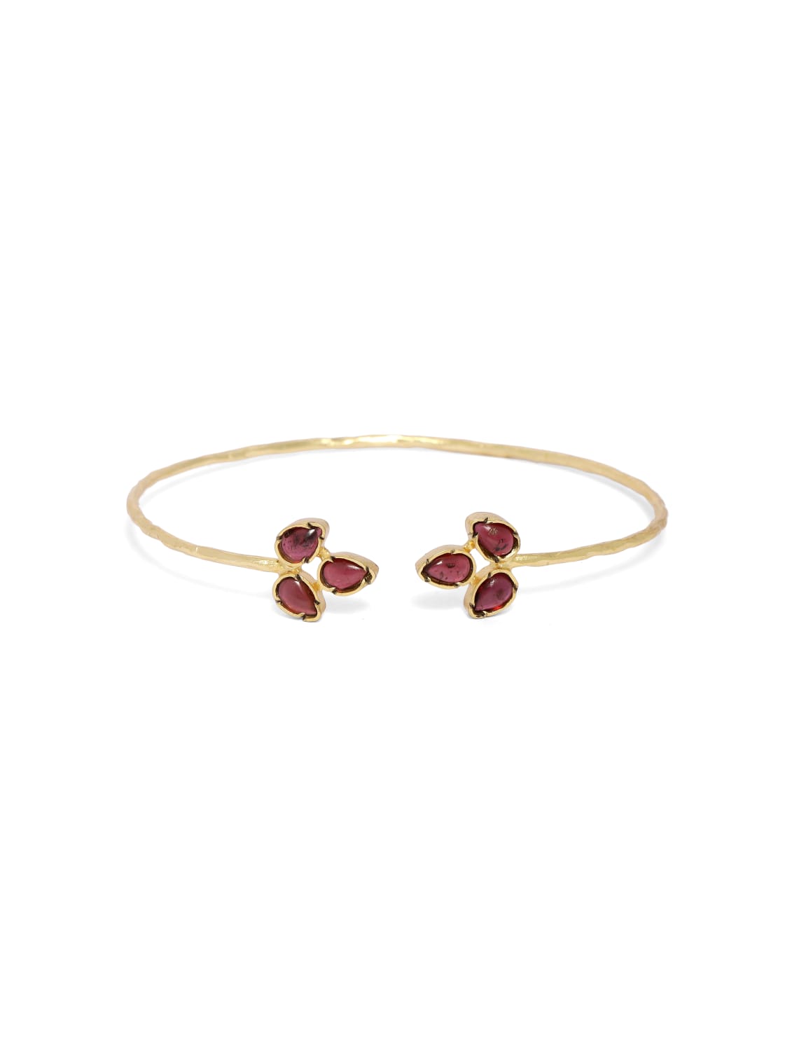 Bracelet with Garnet set in Sterling Silver in micron Gold plated with adjustable size.