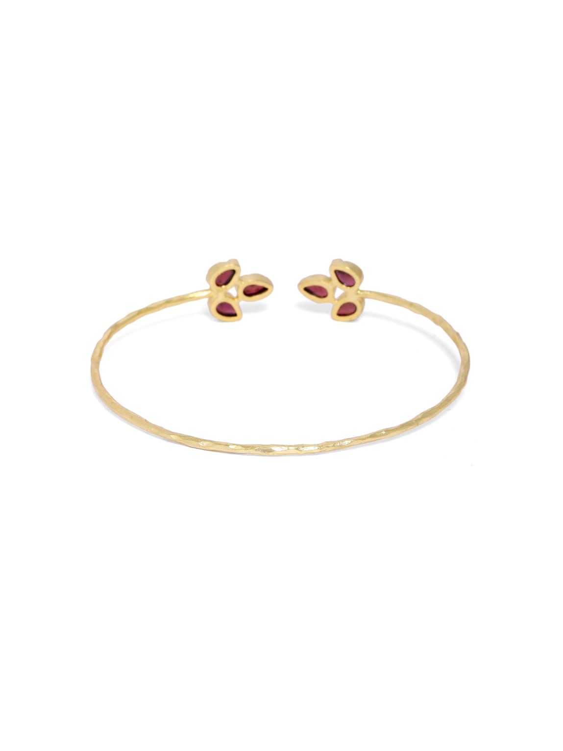 Bracelet with Garnet set in Sterling Silver in micron Gold plated with adjustable size.