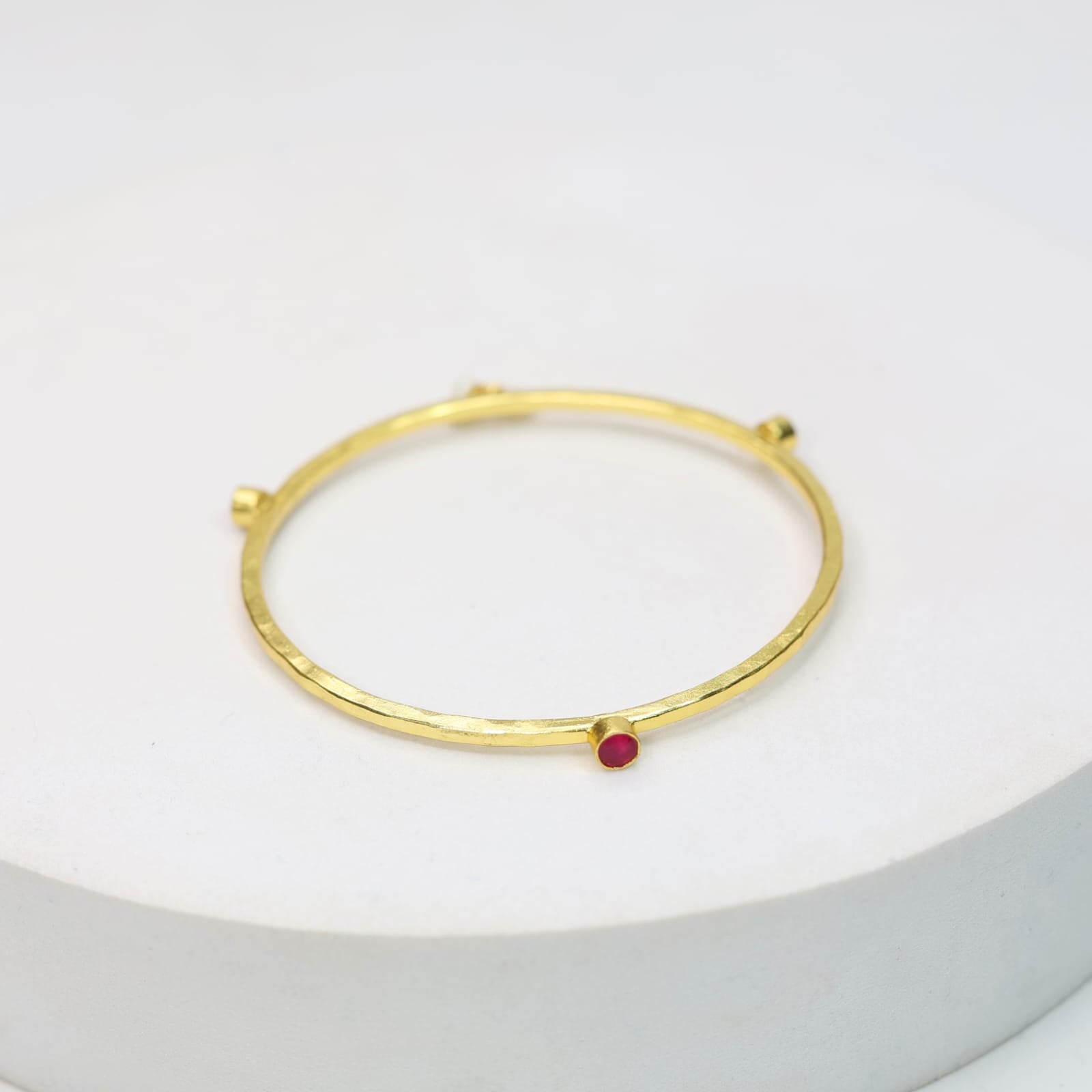 Stacking Bracelet/Bangle in
92.5 sterling silver in 18 karat Gold plating with Pearls and red Quartz.
