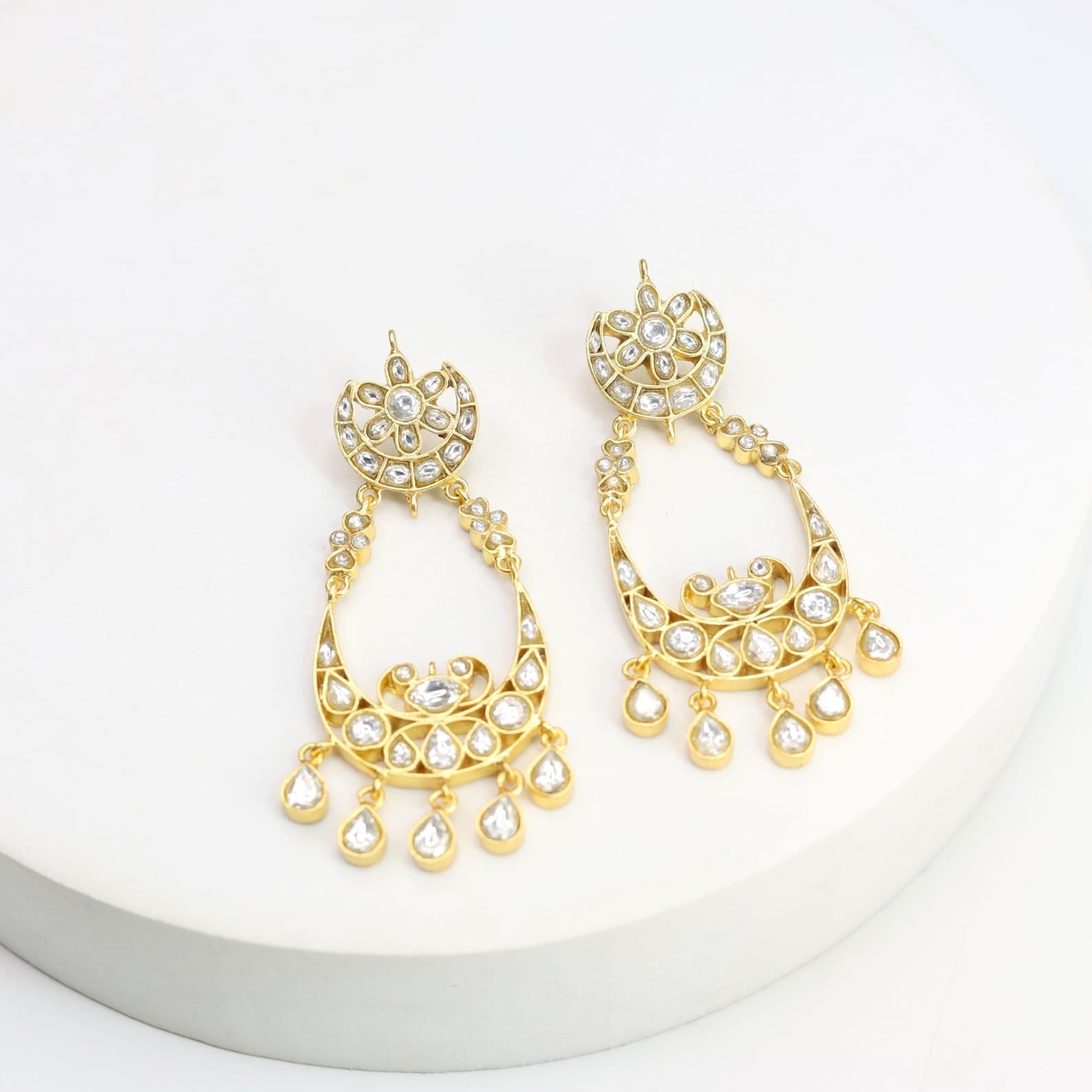 Chandbaali earrings in Jadau in sterling Silver with billor Polki in
1 micron gold plating.
Push-Post closure.