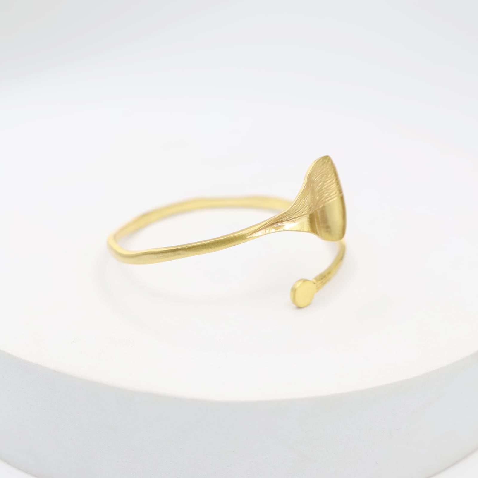 Textured leaf bracelet
Handcrafted sterling silver bracelet with 1 micron gold plating in Open stacking bracelet.
Size- Adjustable