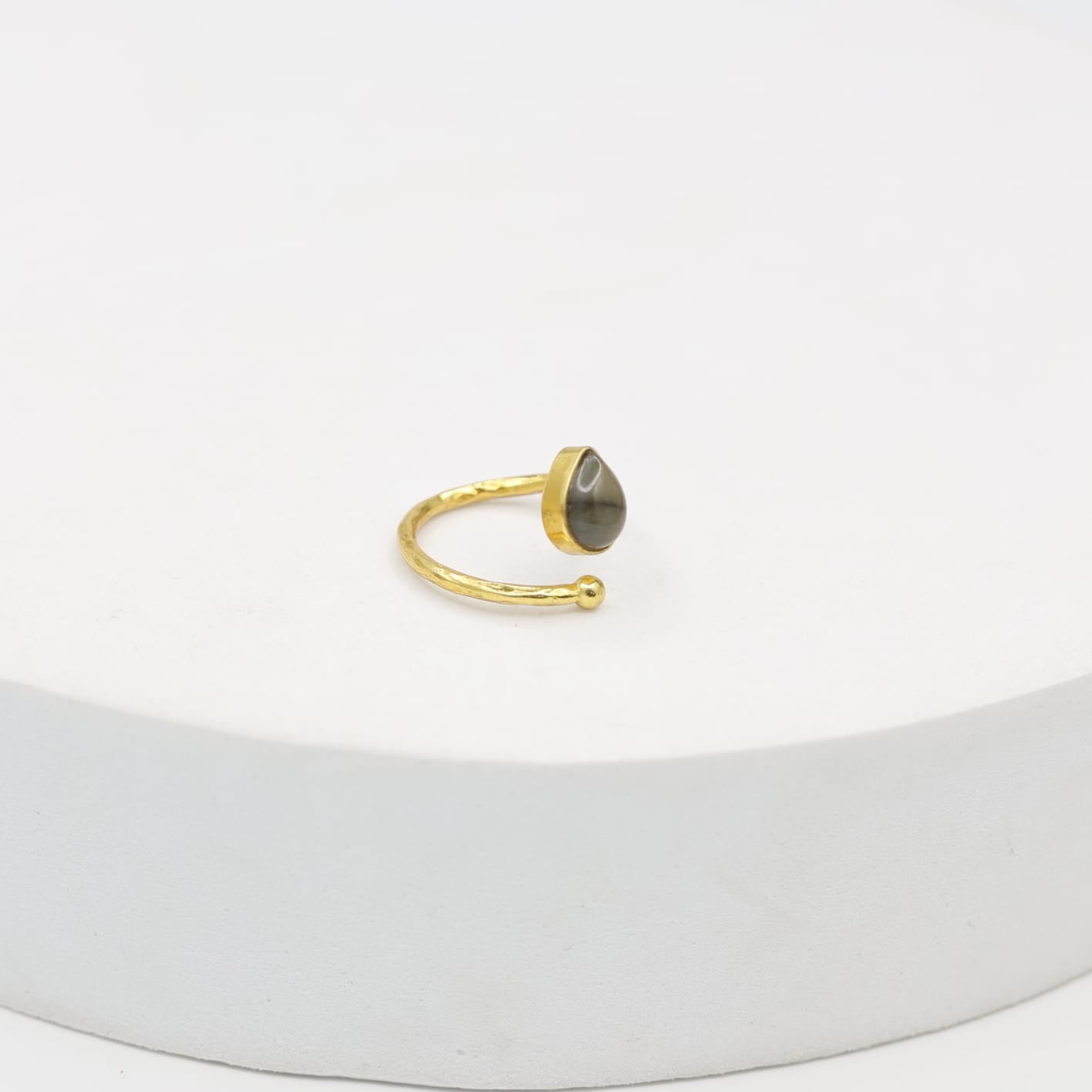 Labradorite ring set in sterling Silver with 1 micron Gold plating.
Handcrafted with love, adjustable.