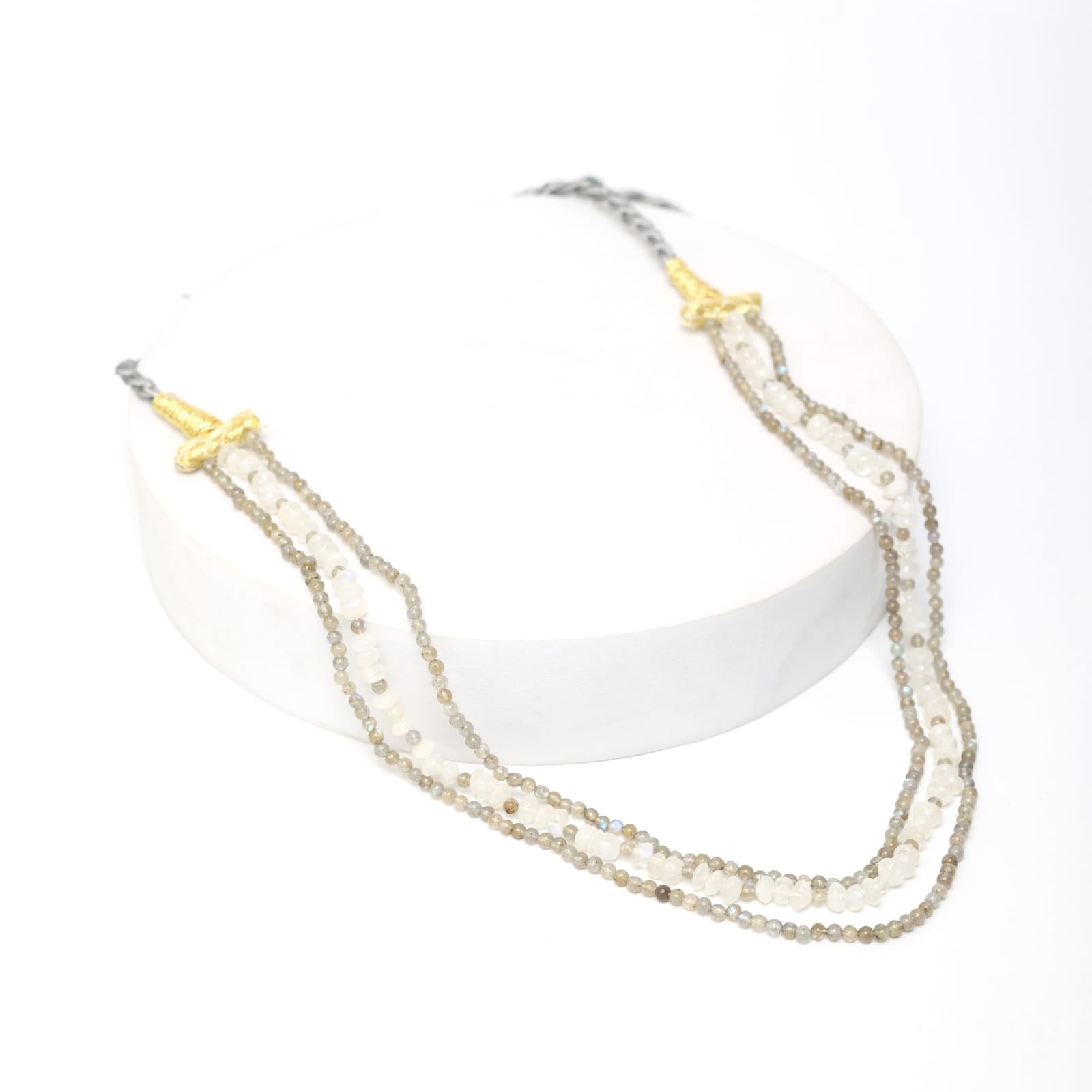 Labradorite and Moonstones three layered string necklace in grey Sarafa closure.
Length: 18-20 inches.