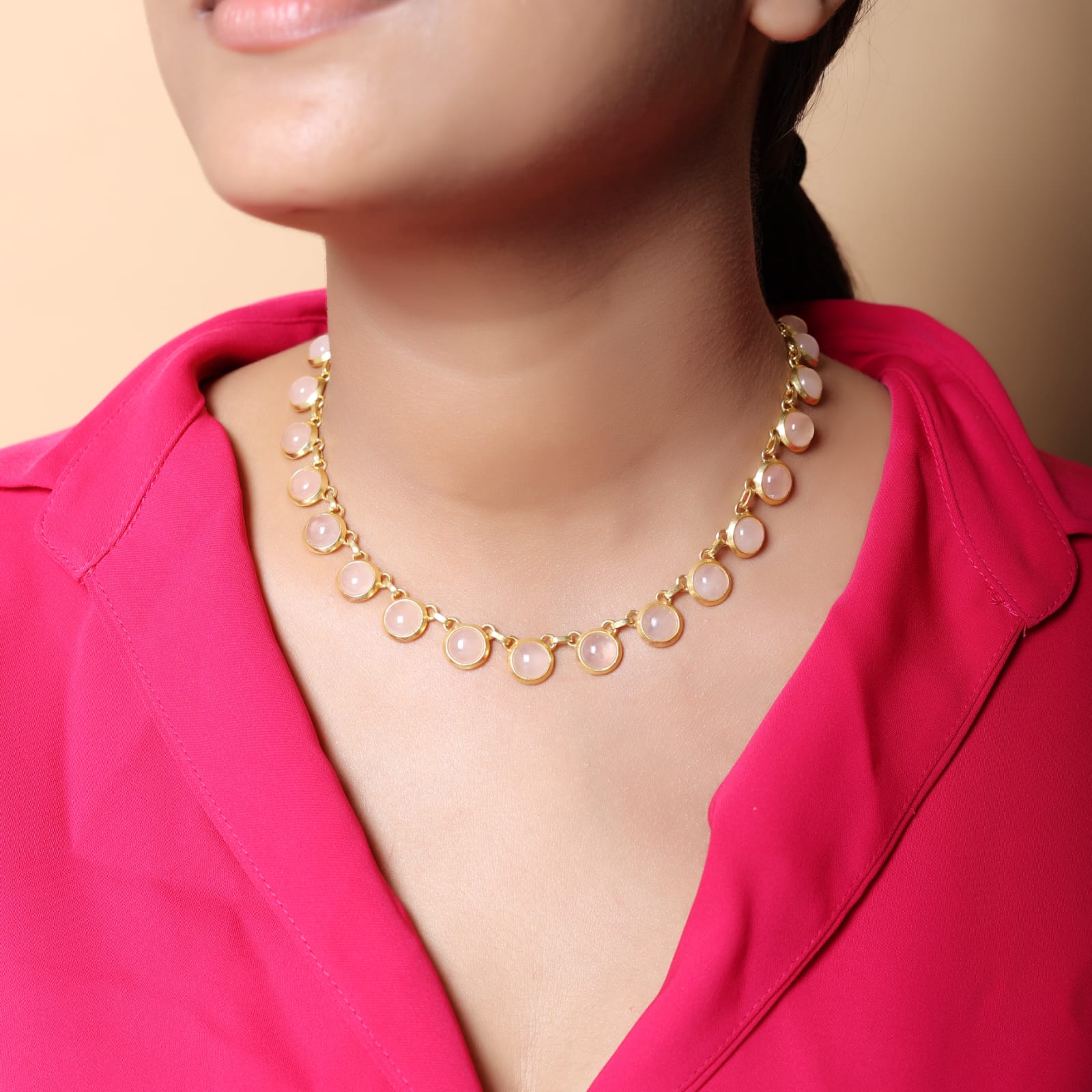 Sterling Silver Choker with rose Quartz stones. Chain closure with adjustments in 18 karat Gold plating.
Length: 16-18 inches