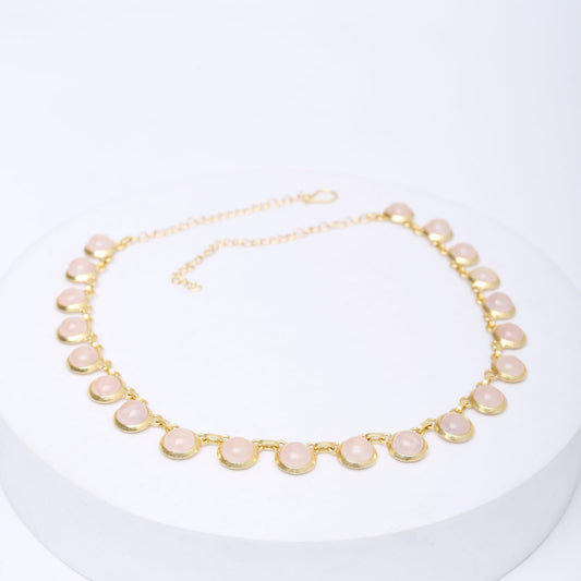 Sterling Silver Choker with rose Quartz stones. Chain closure with adjustments in 18 karat Gold plating.   
Length: 16-18 inches