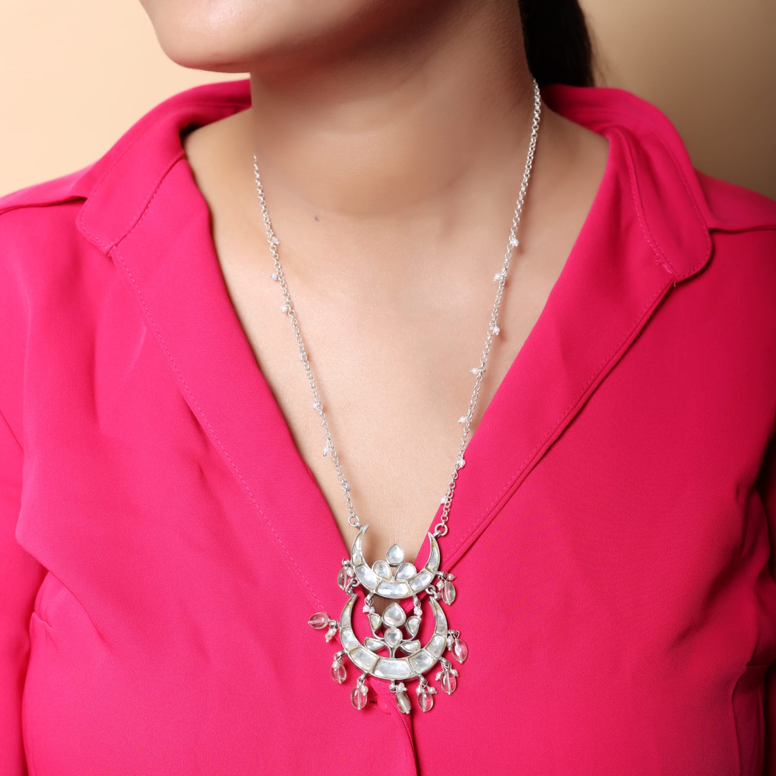 Sterling Silver oxidised
Jadau polki necklace with green Quartz.