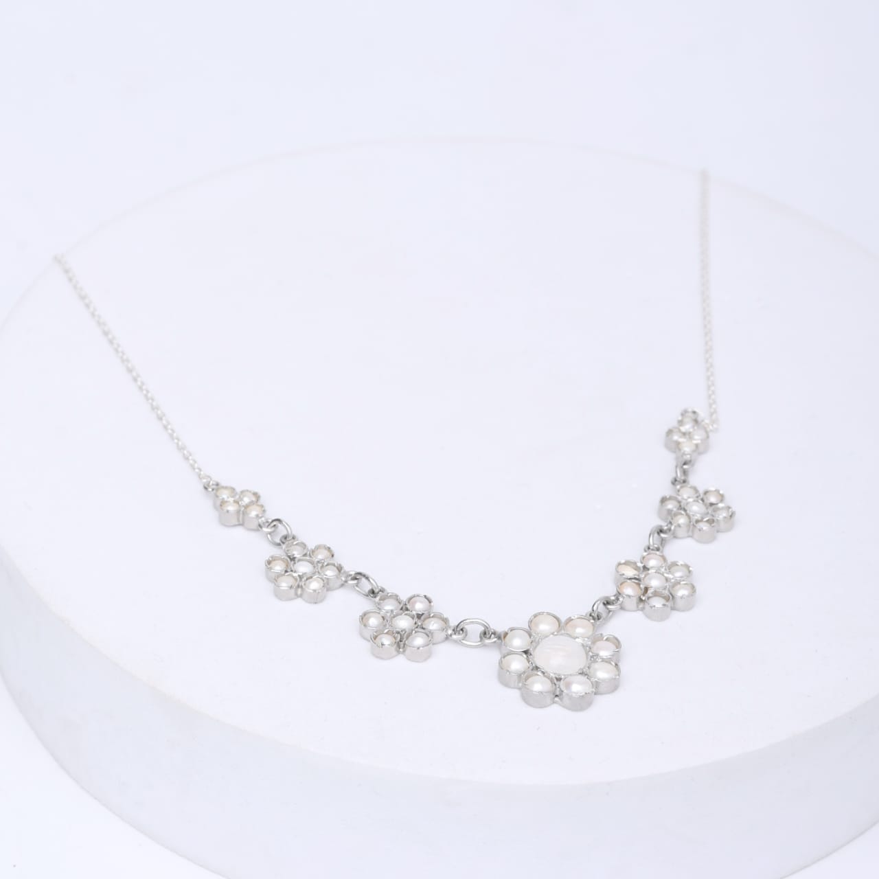 Sterling Silver necklace with Pearls and Moonstone.
Length: 18 inches