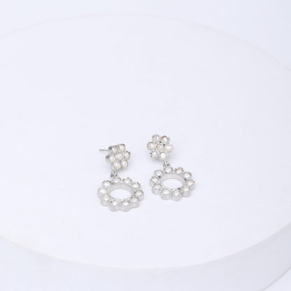 92.5 Sterling Silver earrings with pearls in Post-Push closure.