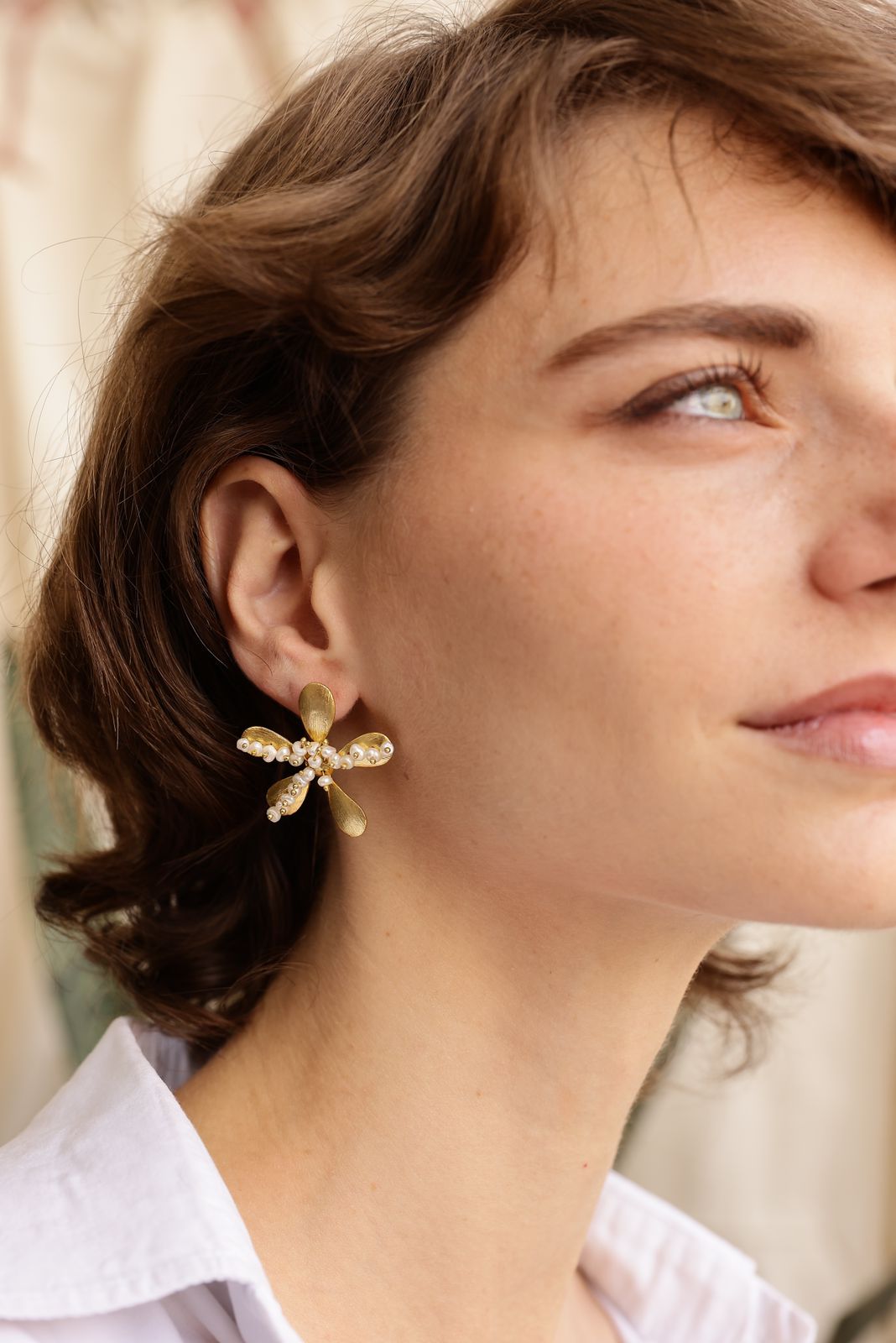 Daisy Pearl earrings in 92.5 Sterling Silver earrings fresh water Pearls in
Post and push earrings with 1 micron Gold plating.