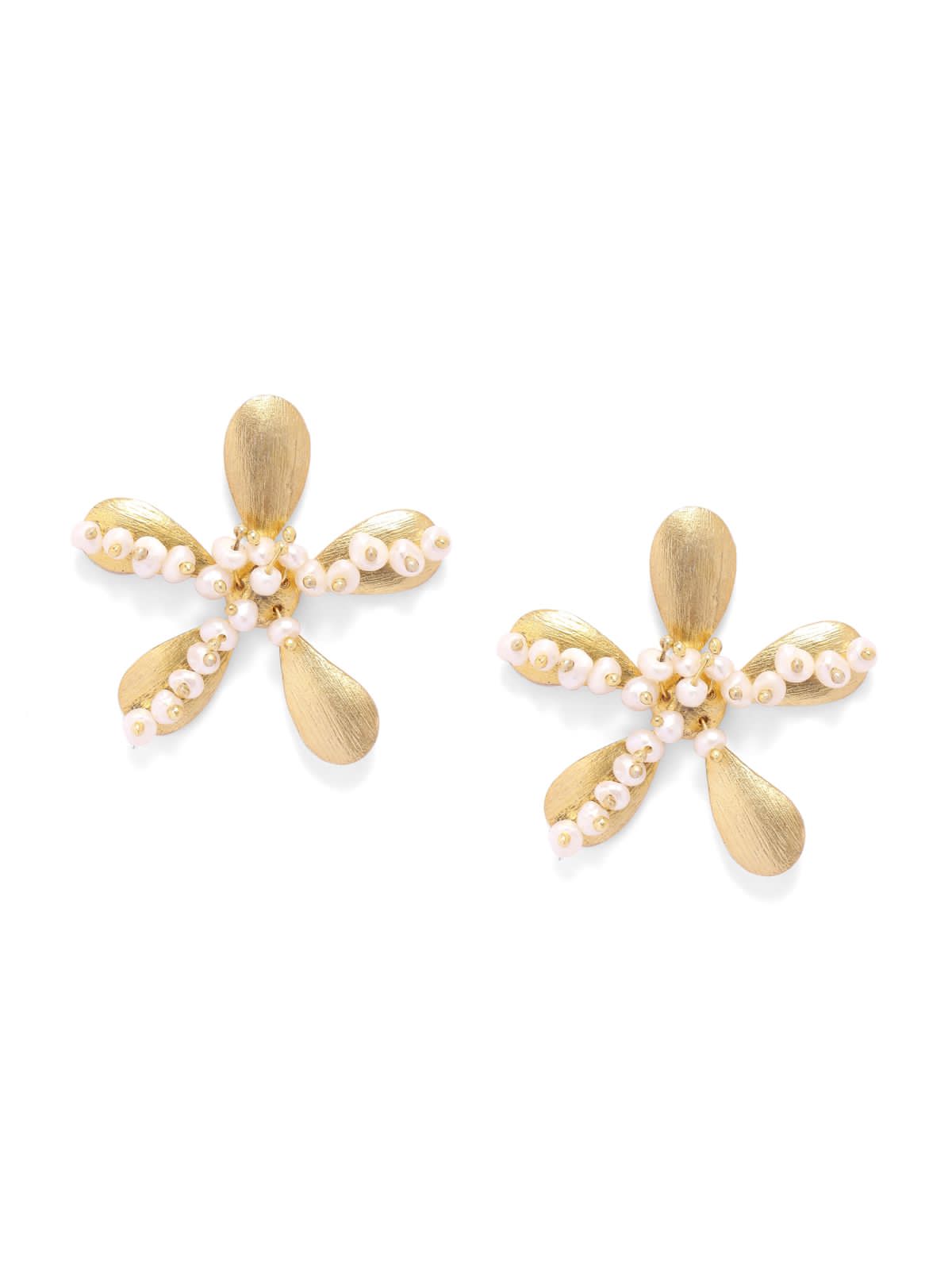 Daisy Pearl earrings in 92.5 Sterling Silver earrings fresh water Pearls in
Post and push earrings with 1 micron Gold plating.