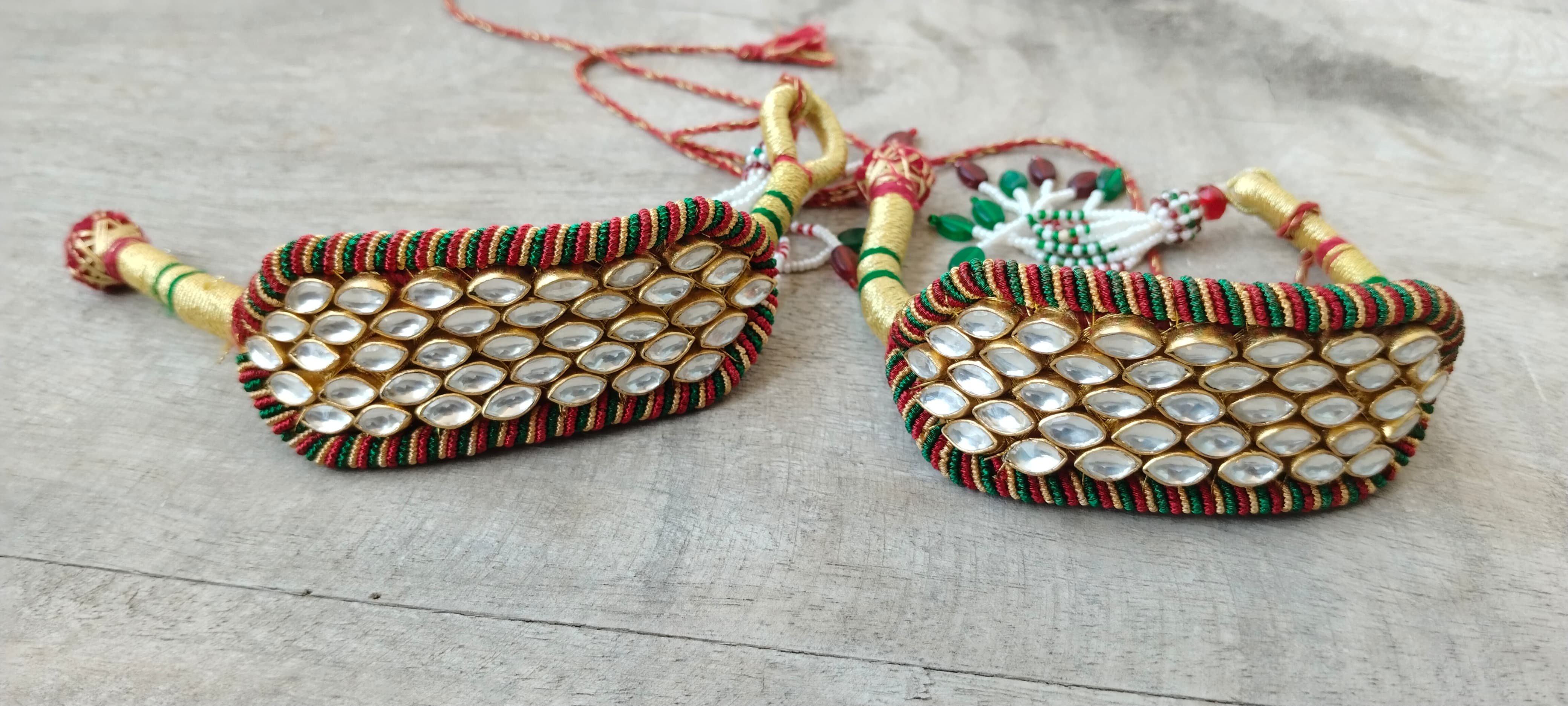 Paunchi in Silver with Gold plating
Thread closure,
30,000 for a pair
