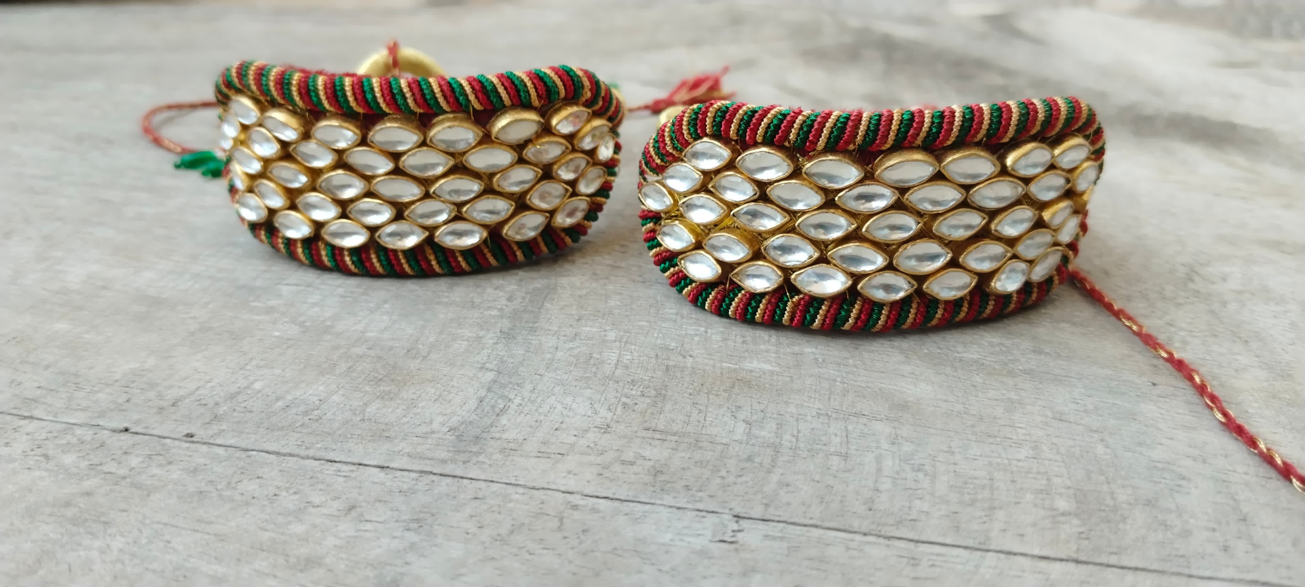 Paunchi in Silver with Gold plating
Thread closure,
30,000 for a pair
