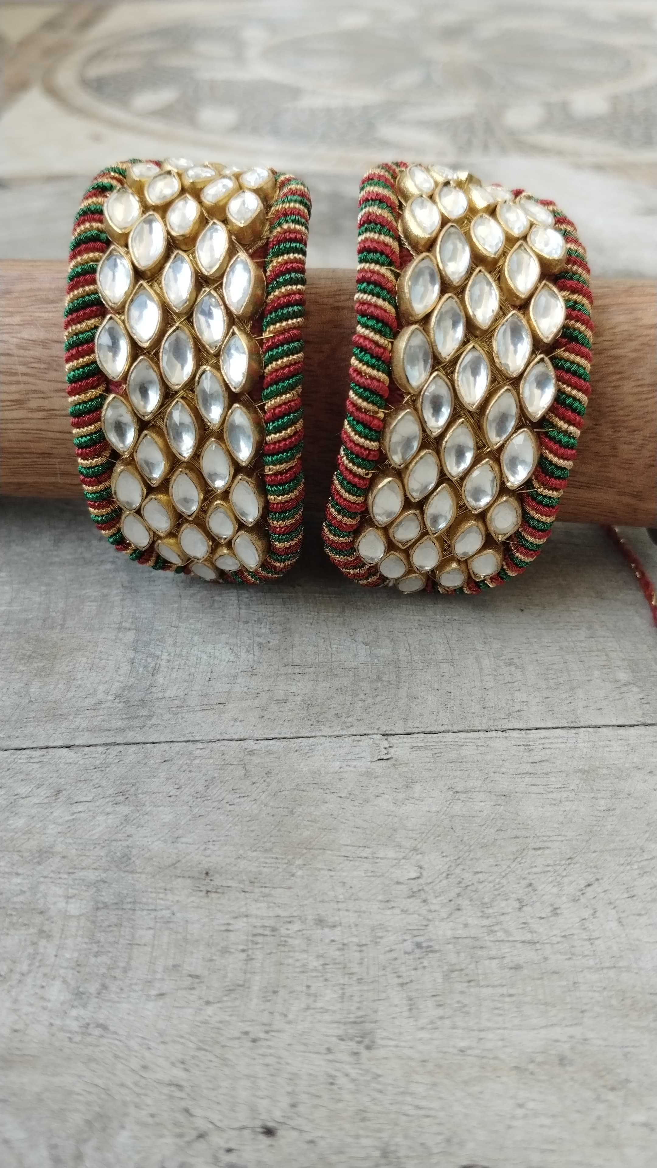Paunchi in Silver with Gold plating
Thread closure,
30,000 for a pair