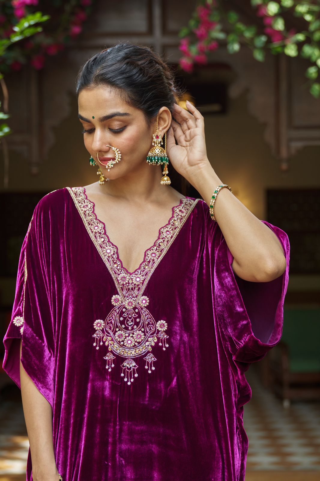 Kashmiri jhumka in 92.5 Sterling Silver, double jhumka with chain in Jadau tops with Polki, green Onyx and enamelling in
Push-Post closure.