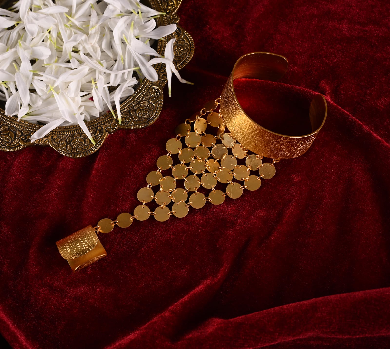 Sikka Hand harness handcrafted (Haathphool) in Silver Alloy, adjustable.