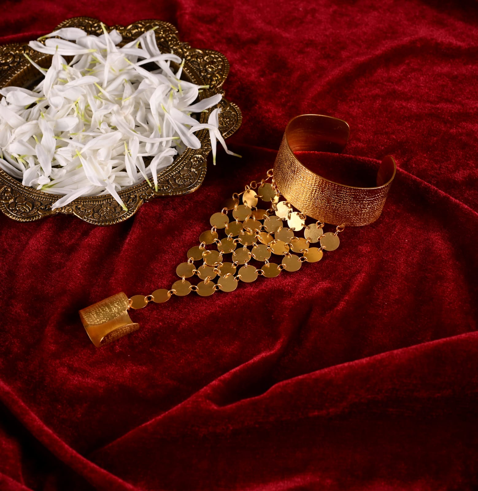 Sikka Hand harness handcrafted (Haathphool) in Silver Alloy, adjustable.