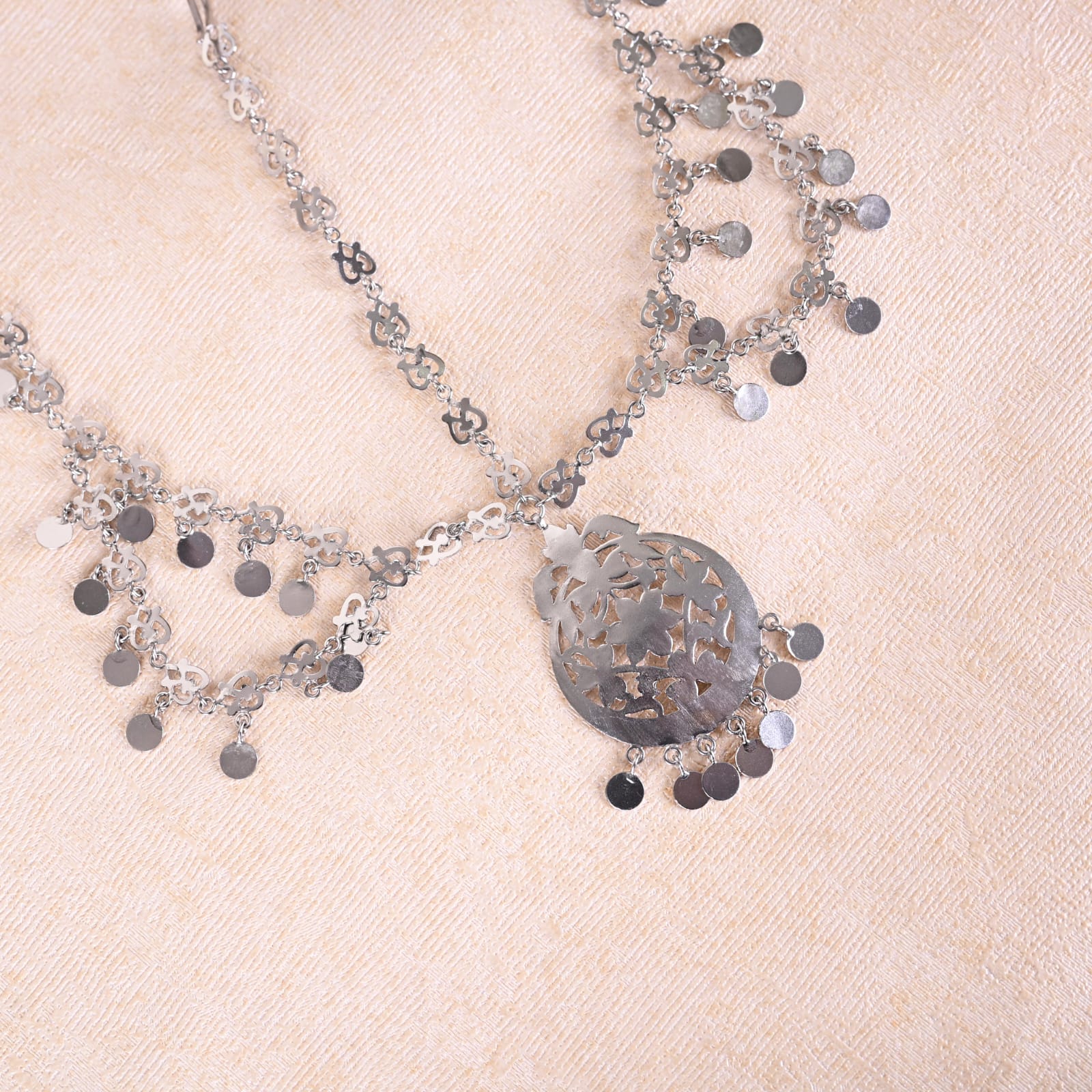 Jhilmil Mathapatti Maangteeka