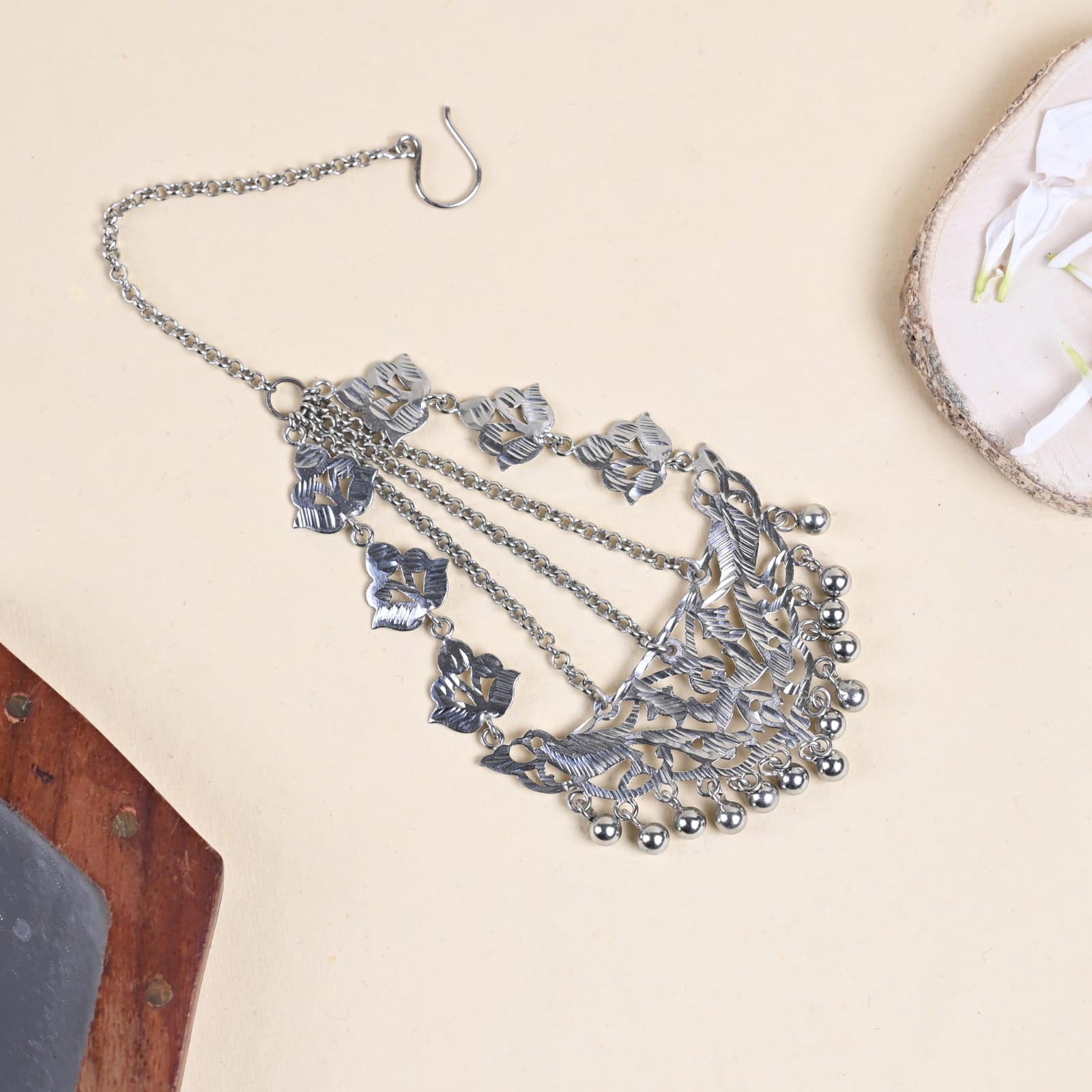 Khudija maangtika/paasa in 92.5 Sterling Silver handcrafted in antique finish with engraved paasa.