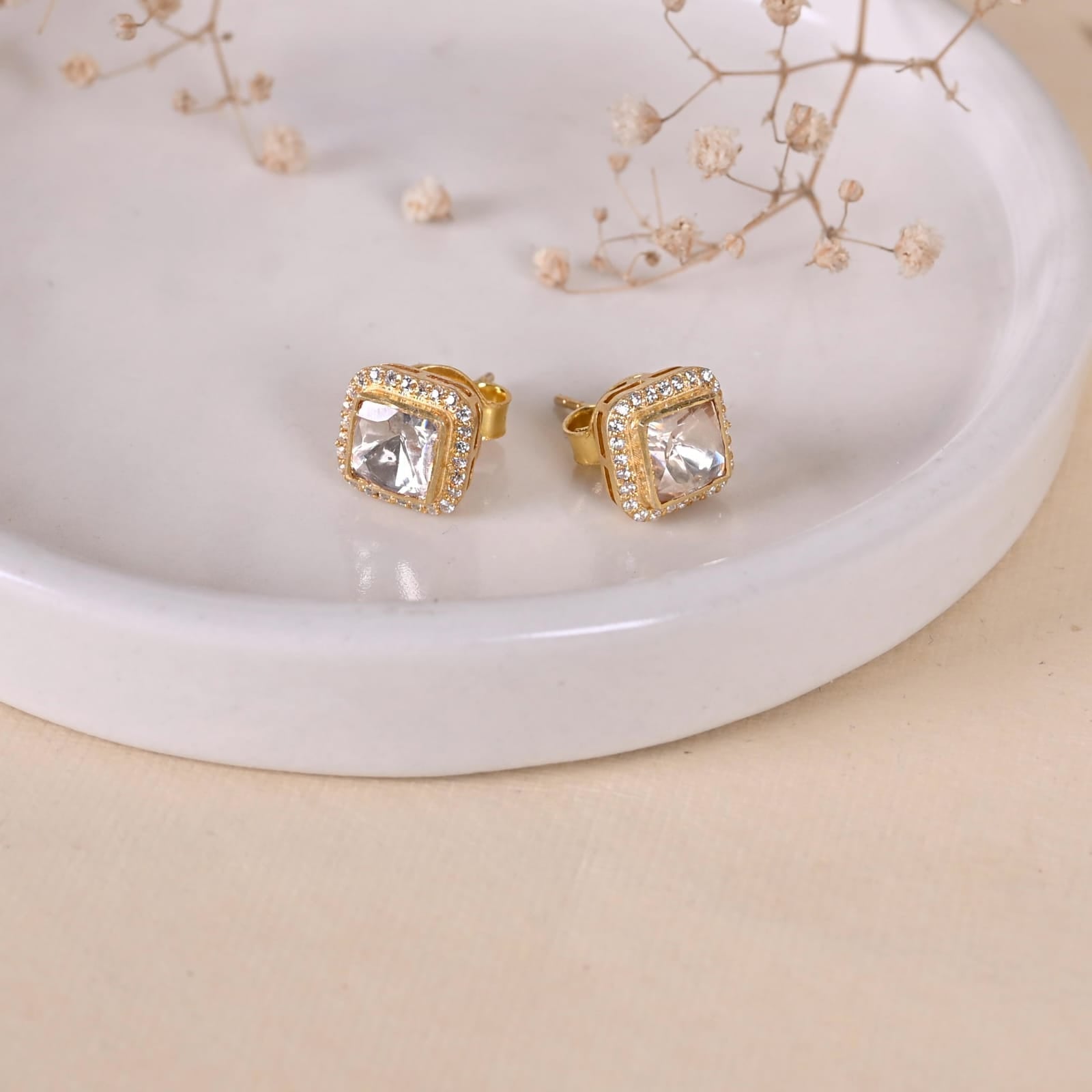 Almas studs