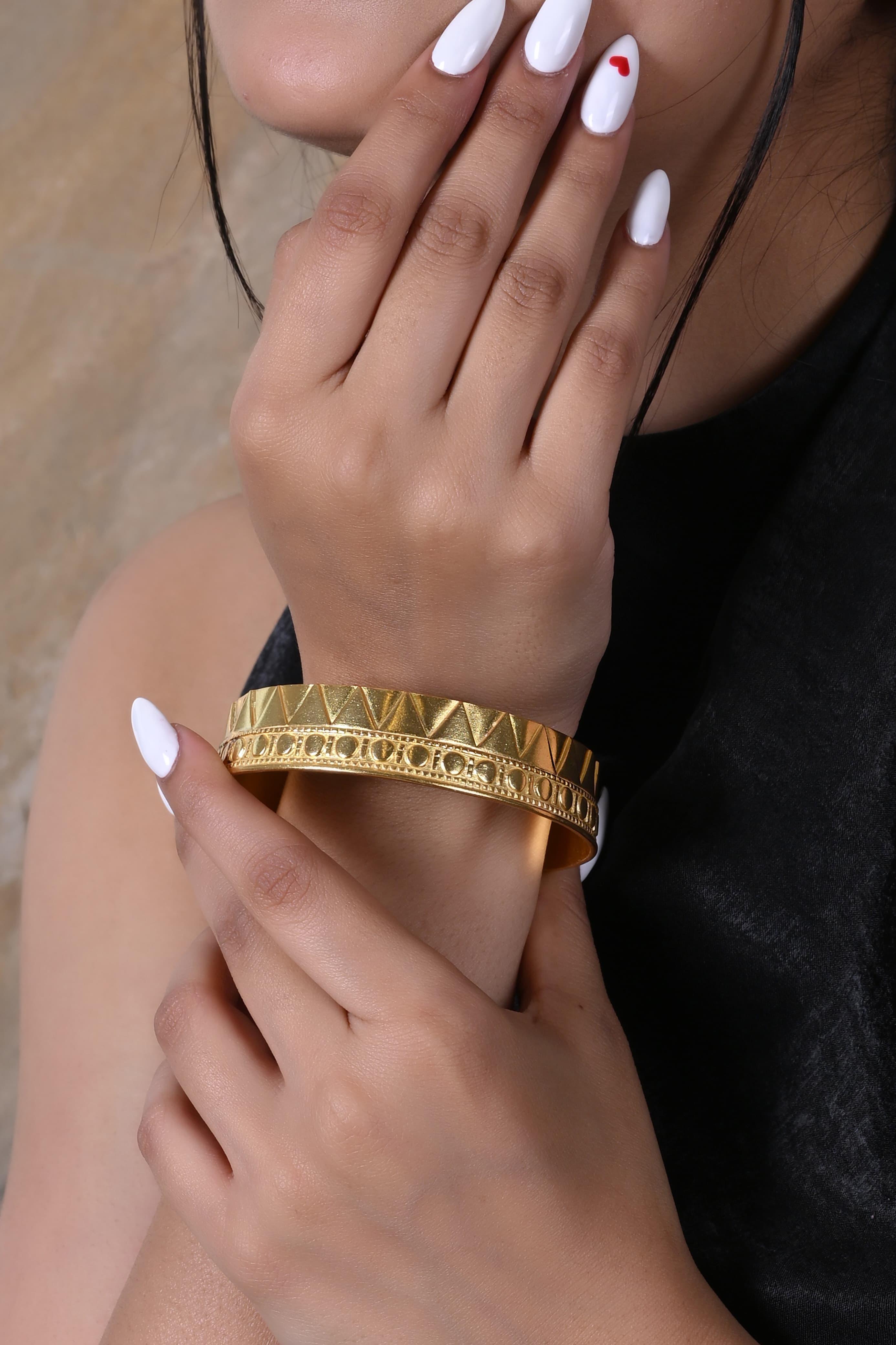 Mallika zigzag bindi bangle in 92.5 Sterling Silver (Single piece).