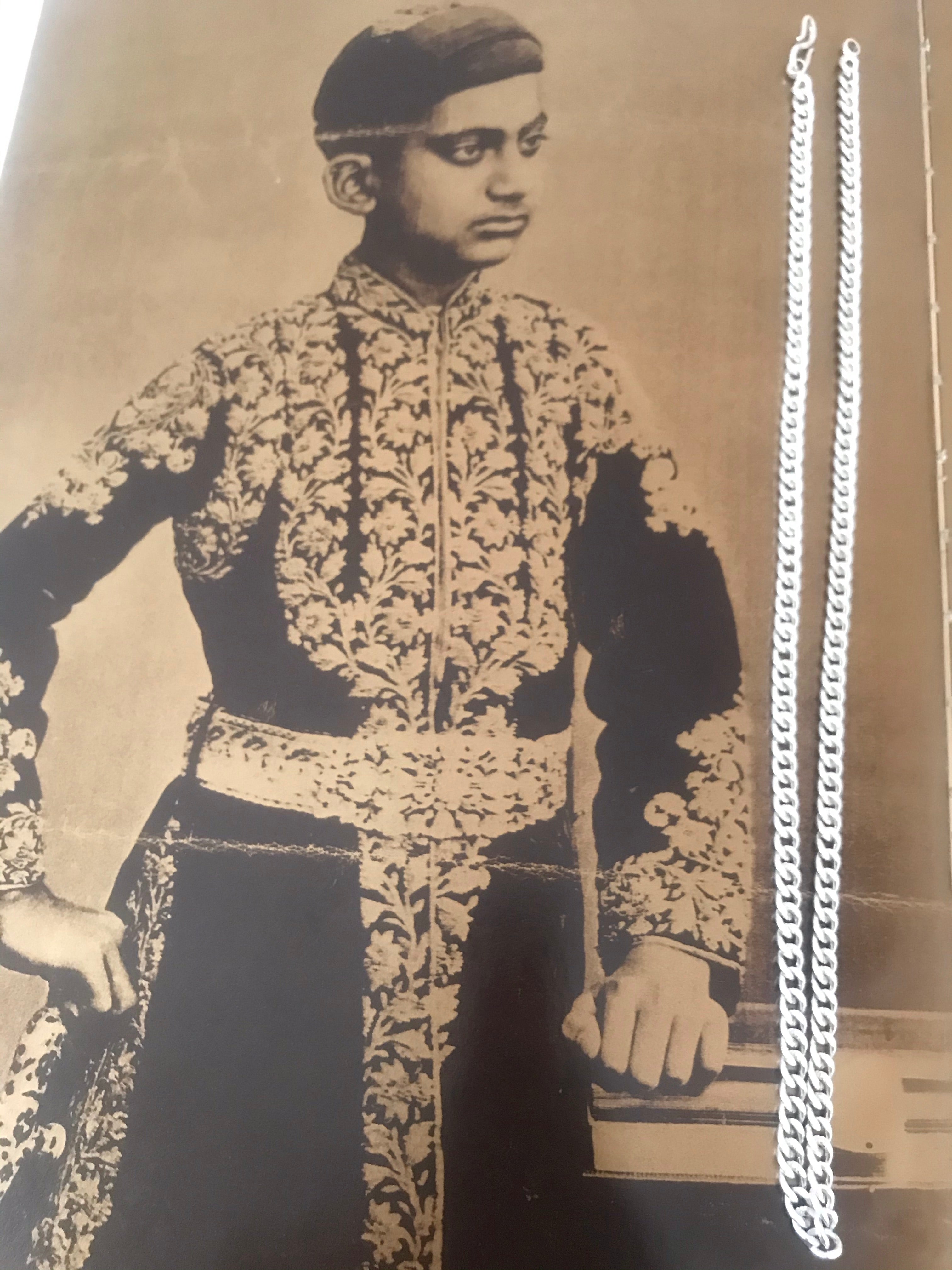 Men “shaukeen” chain