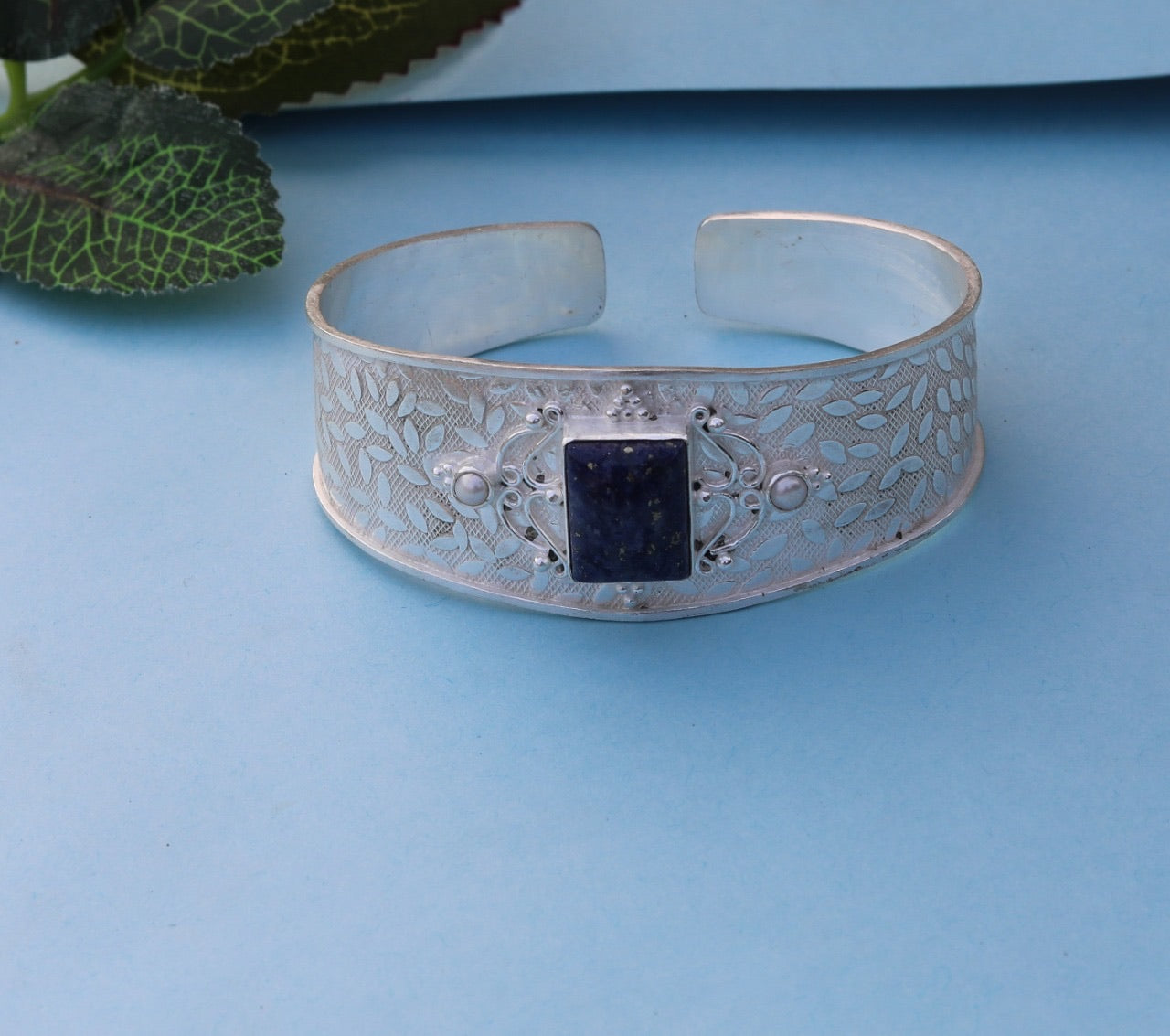 Lapis lazuli pattern cuff