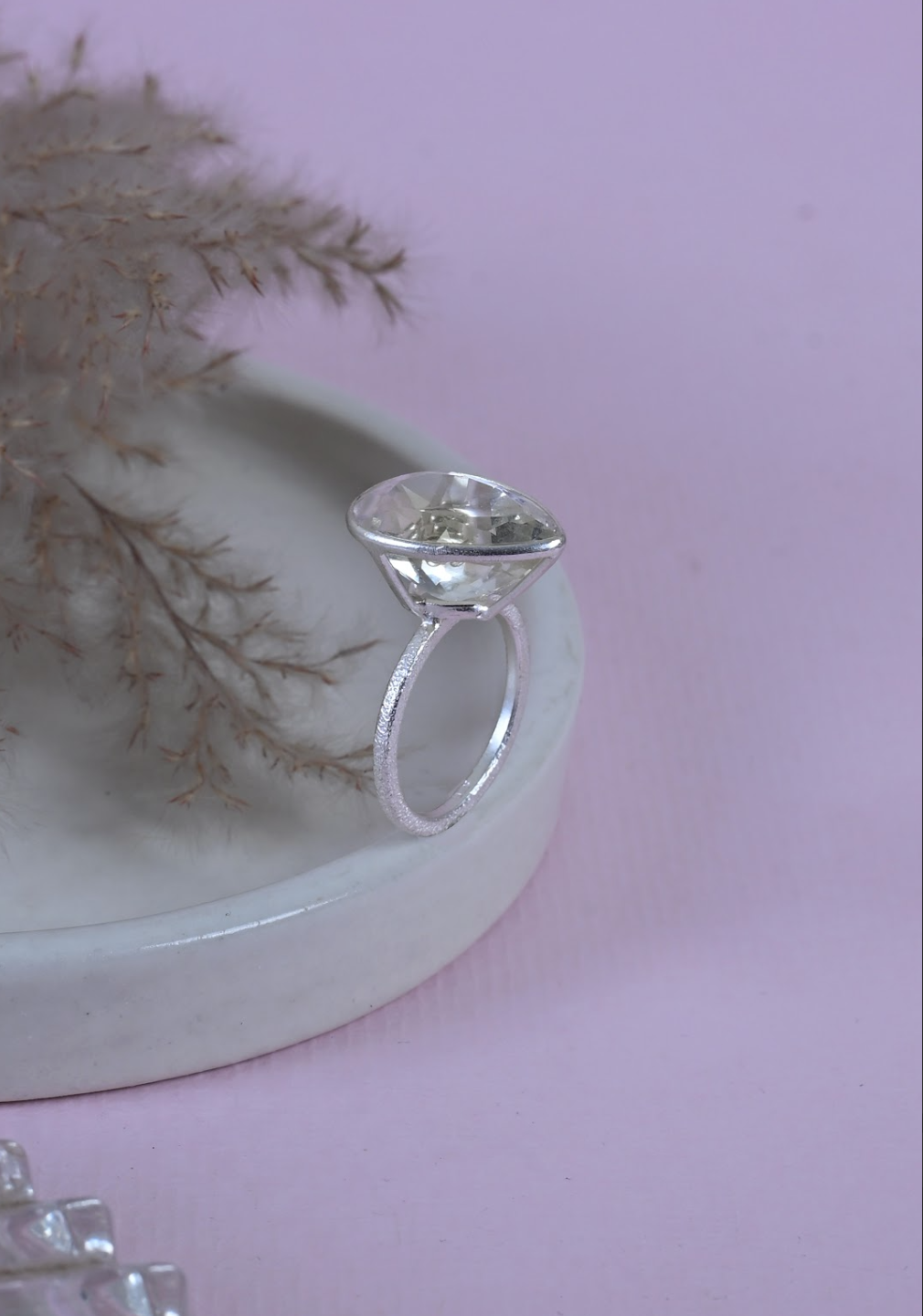 Quartz Ring (white)