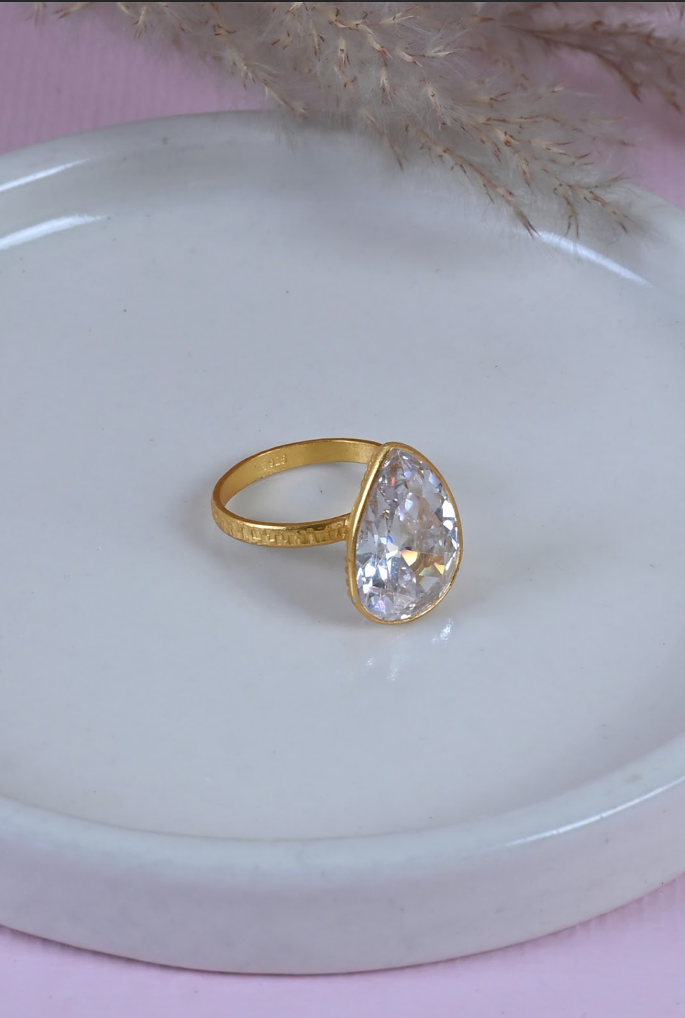 Quartz Gold Plated Ring (white)