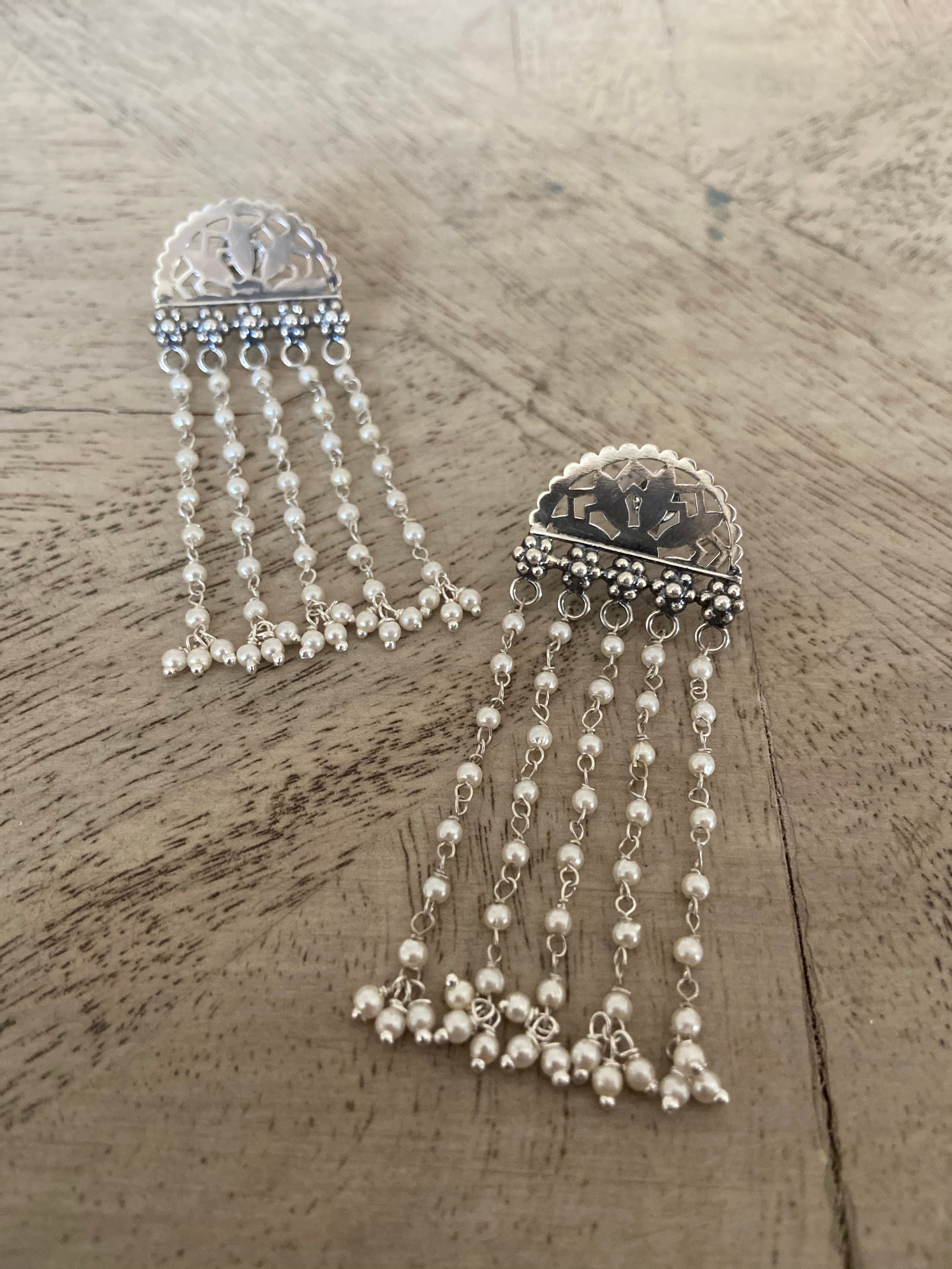Earrings pearl tassels