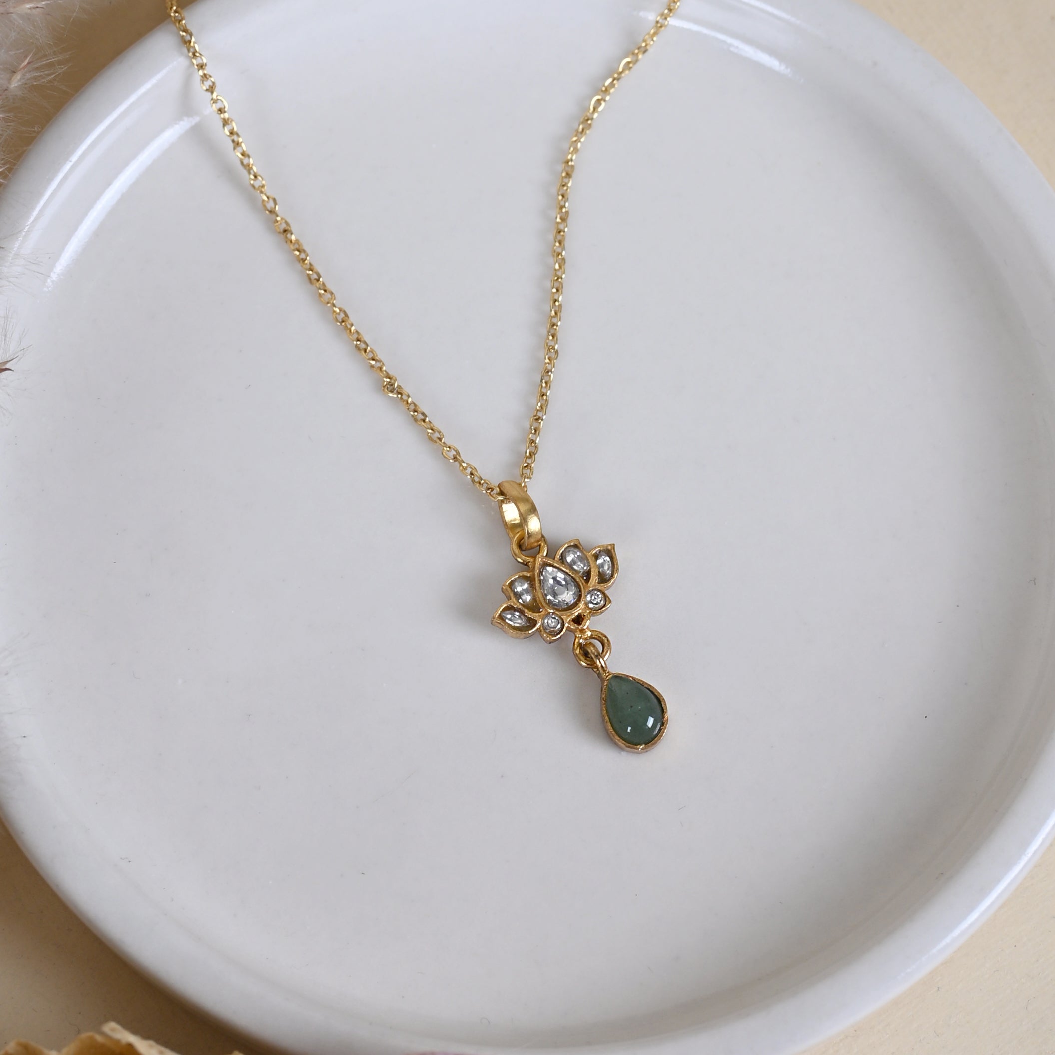 Saroj Pendant Necklace