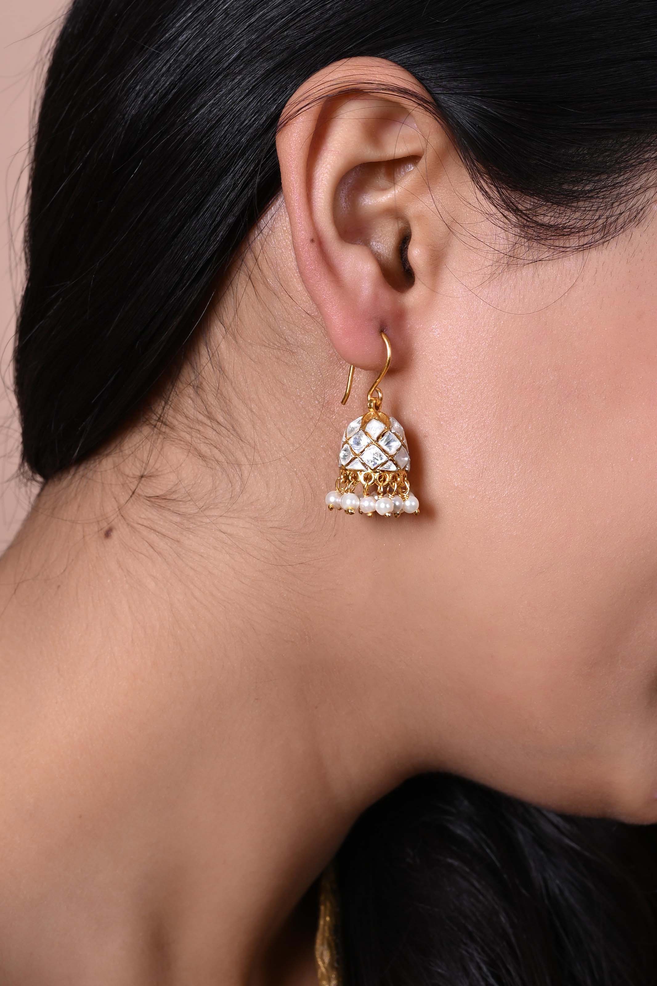 Areebah Jhumki