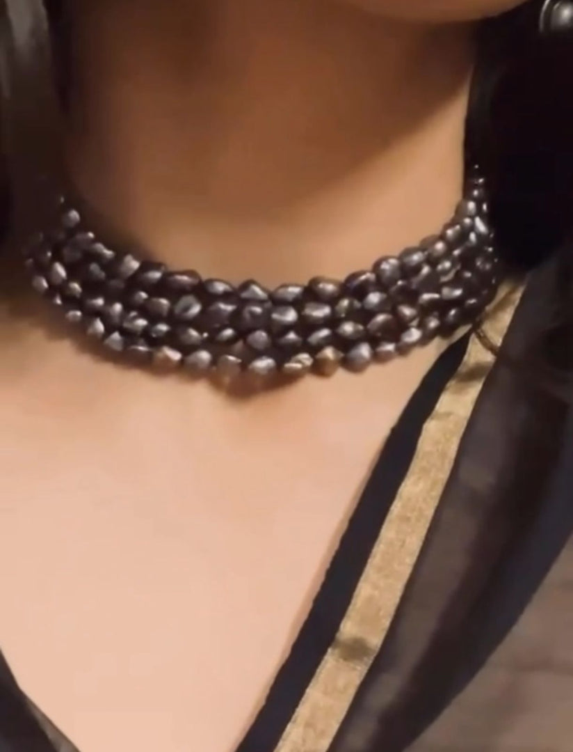 Keshi pearl choker 
With sterling silver clasps